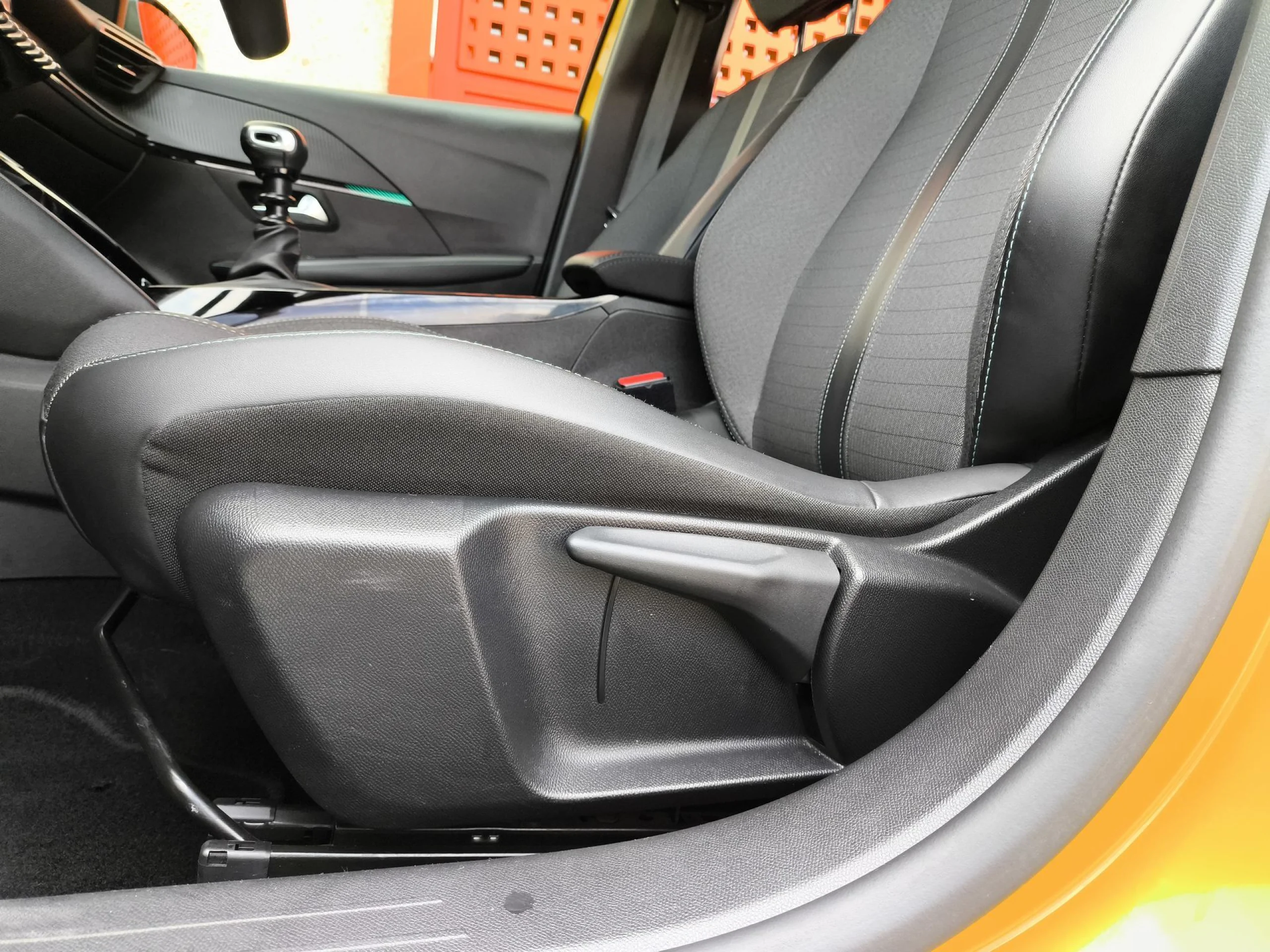Peugeot 208 PureTech 100 Allure Pack 75 kW (100 CV) - Foto 9