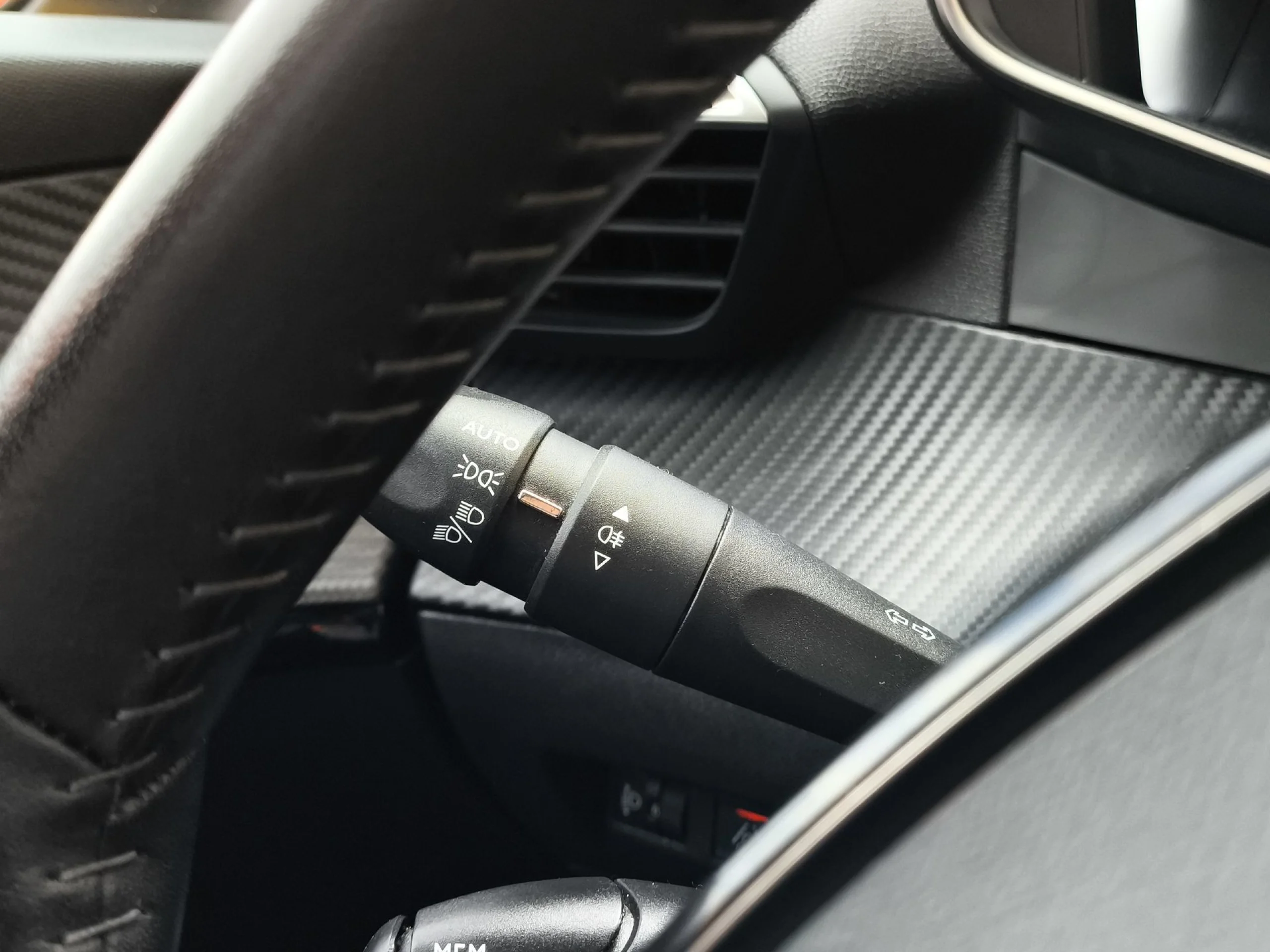 Peugeot 208 PureTech 100 Allure Pack 75 kW (100 CV) - Foto 12