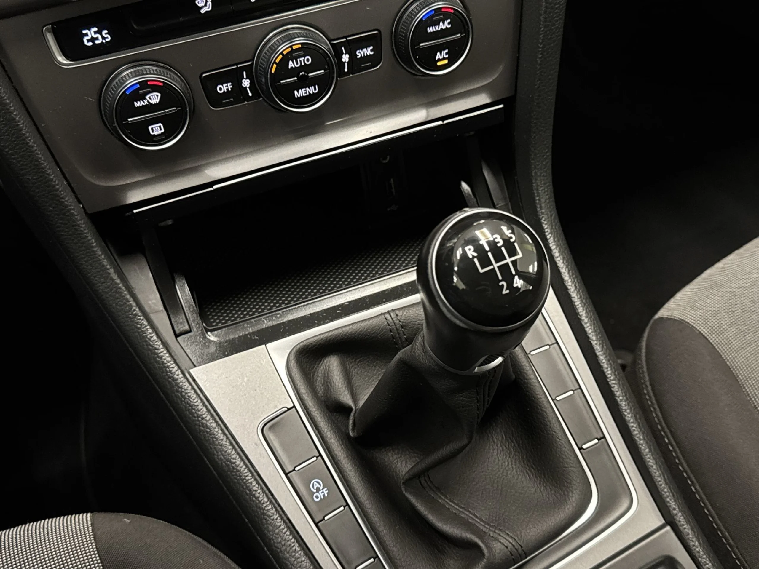 Volkswagen Golf Business 1.6 TDI BMT 81 kW (110 CV) - Foto 17