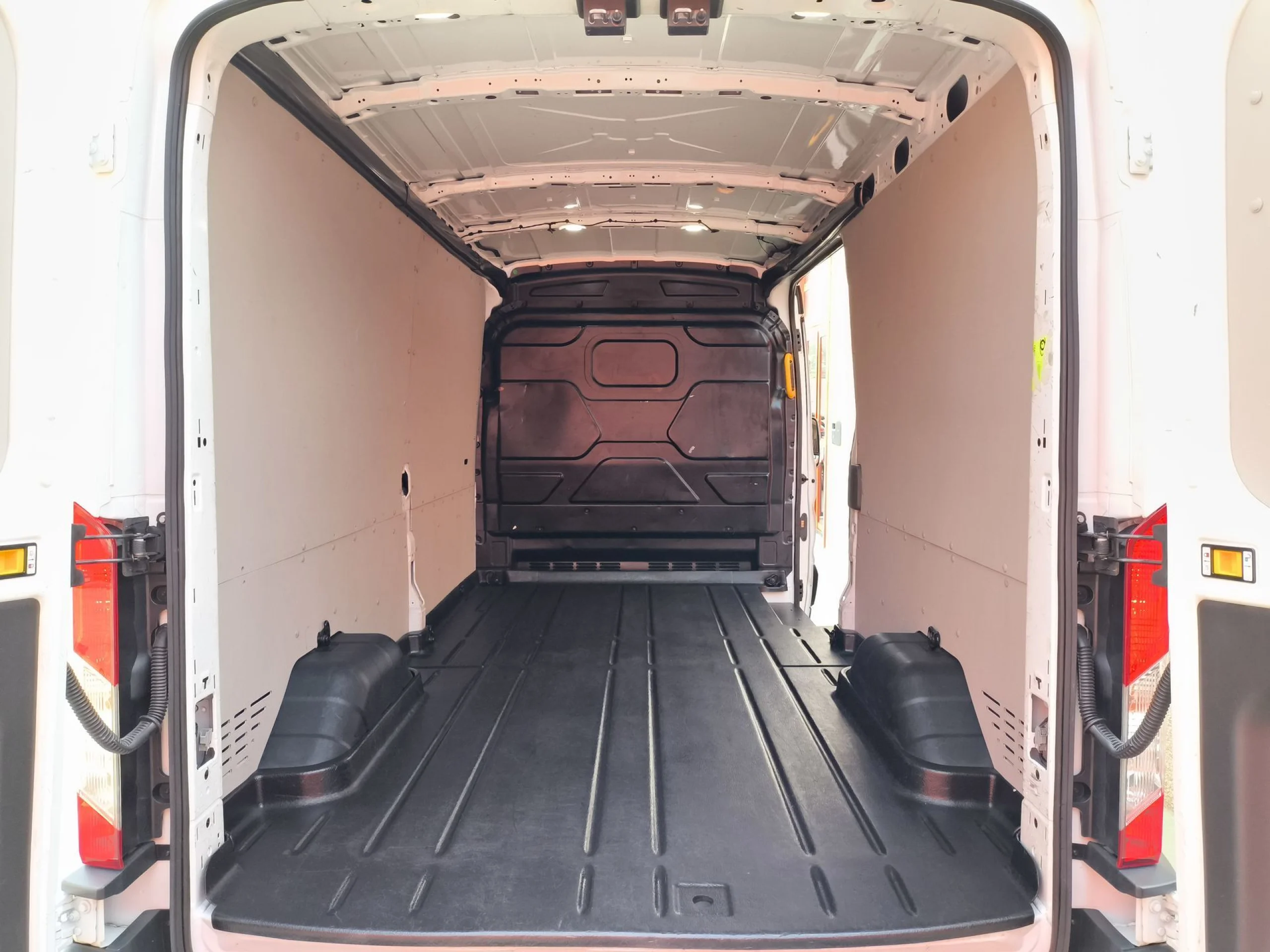 Ford Transit Furgon 350 BEV L3 RWD 135 kW (184 CV) - Foto 27
