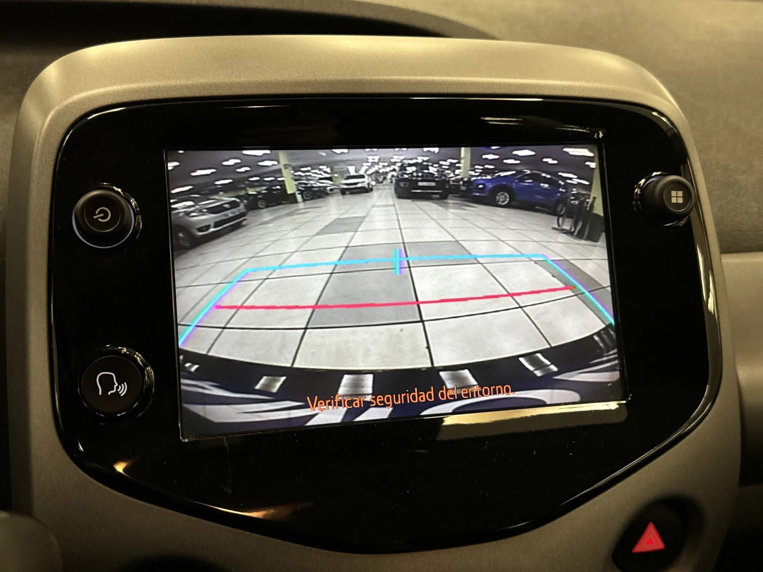 Toyota Aygo 1.0 70 x-play 53 kW (72 CV) - Foto 13