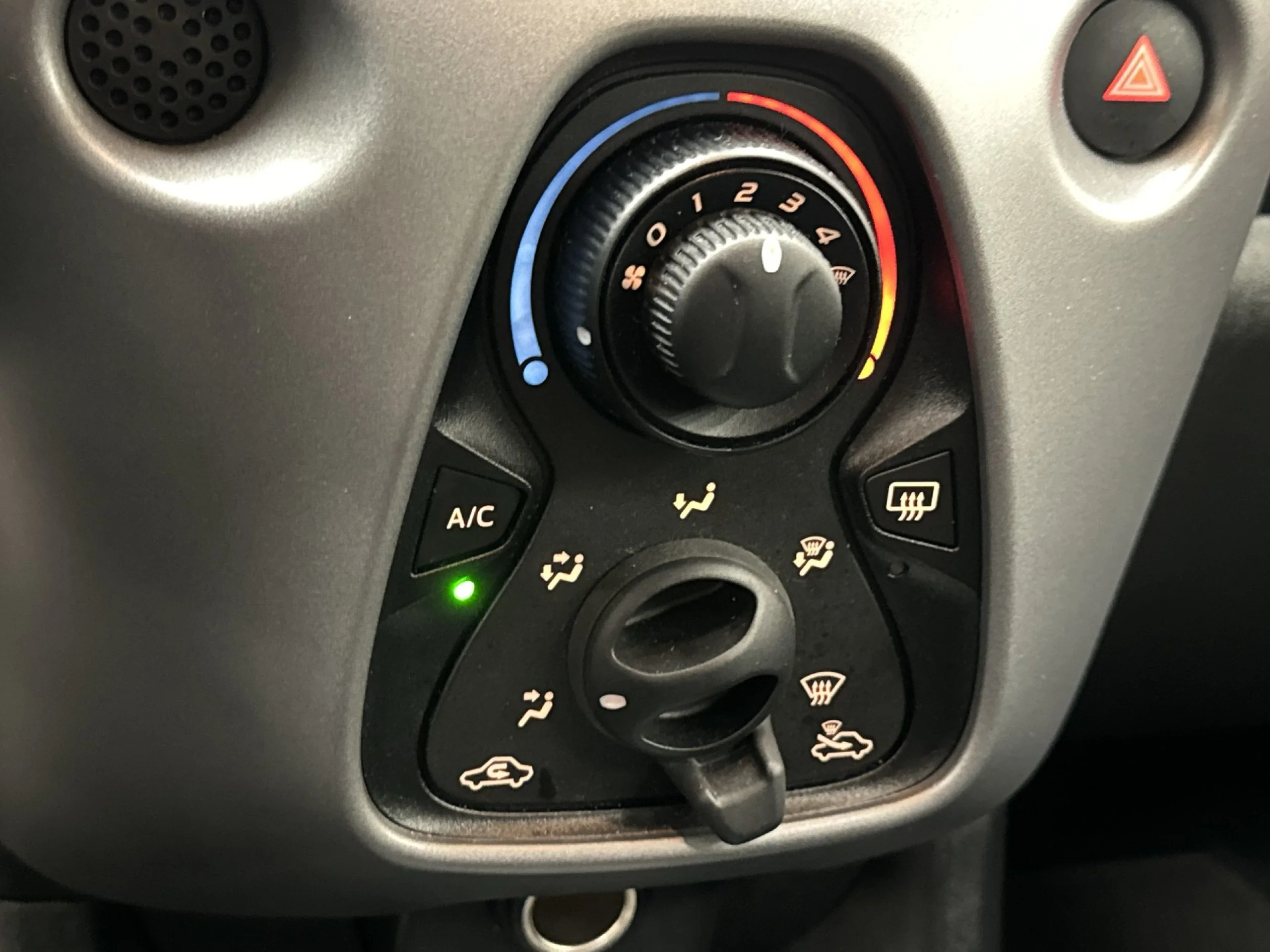 Toyota Aygo 1.0 70 x-play 53 kW (72 CV) - Foto 14
