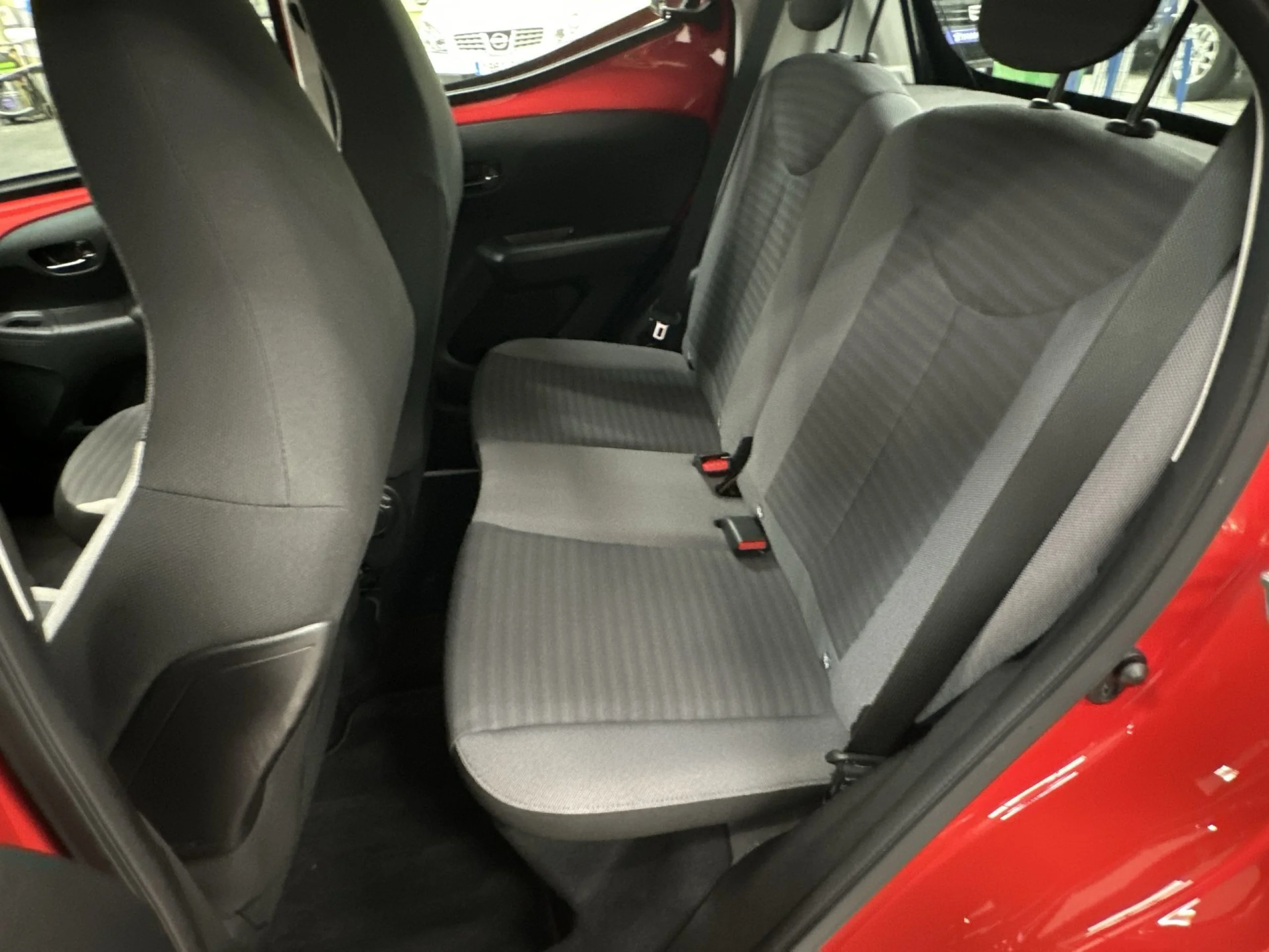Toyota Aygo 1.0 70 x-play 53 kW (72 CV) - Foto 17