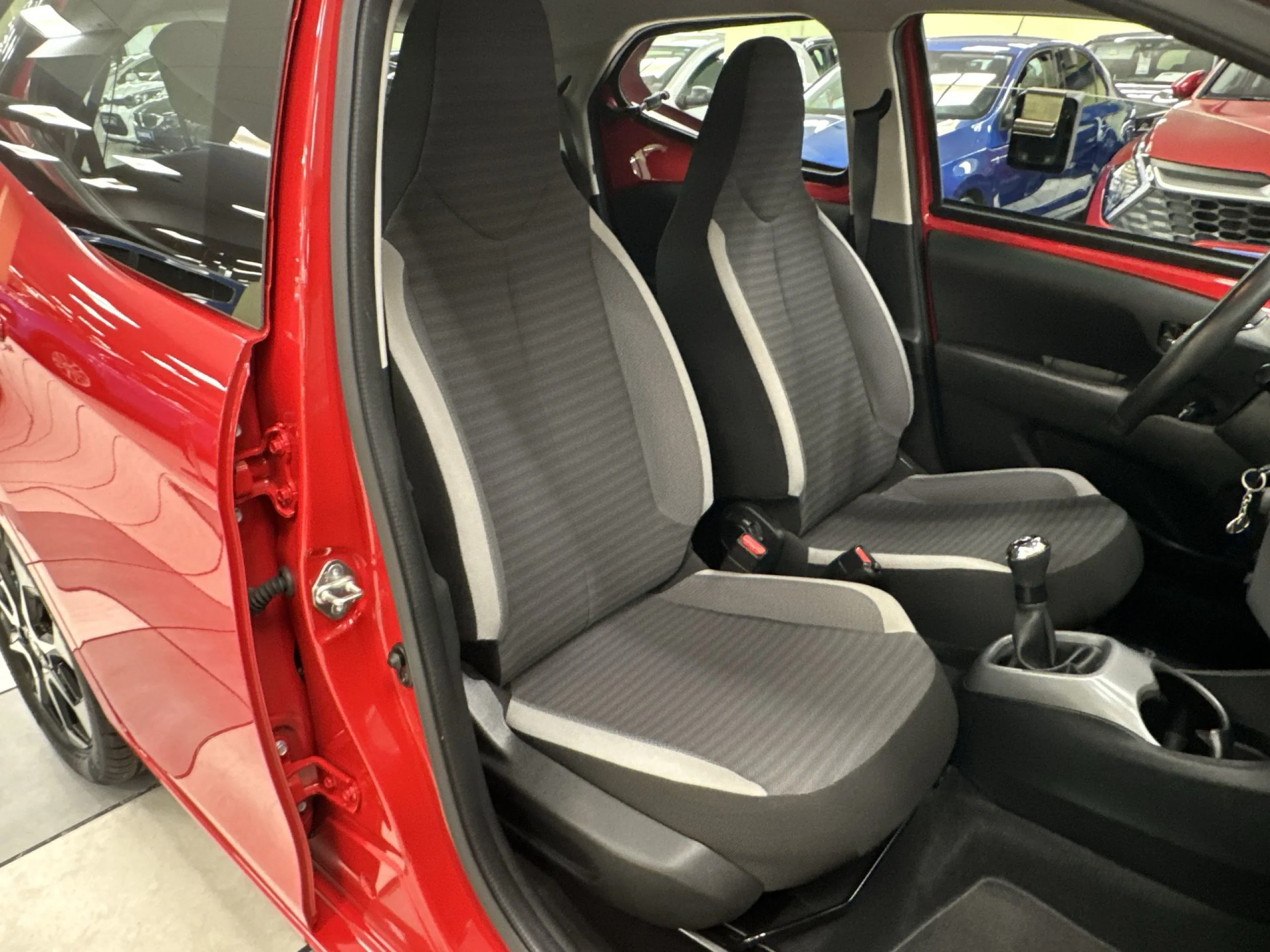 Toyota Aygo 1.0 70 x-play 53 kW (72 CV) - Foto 19