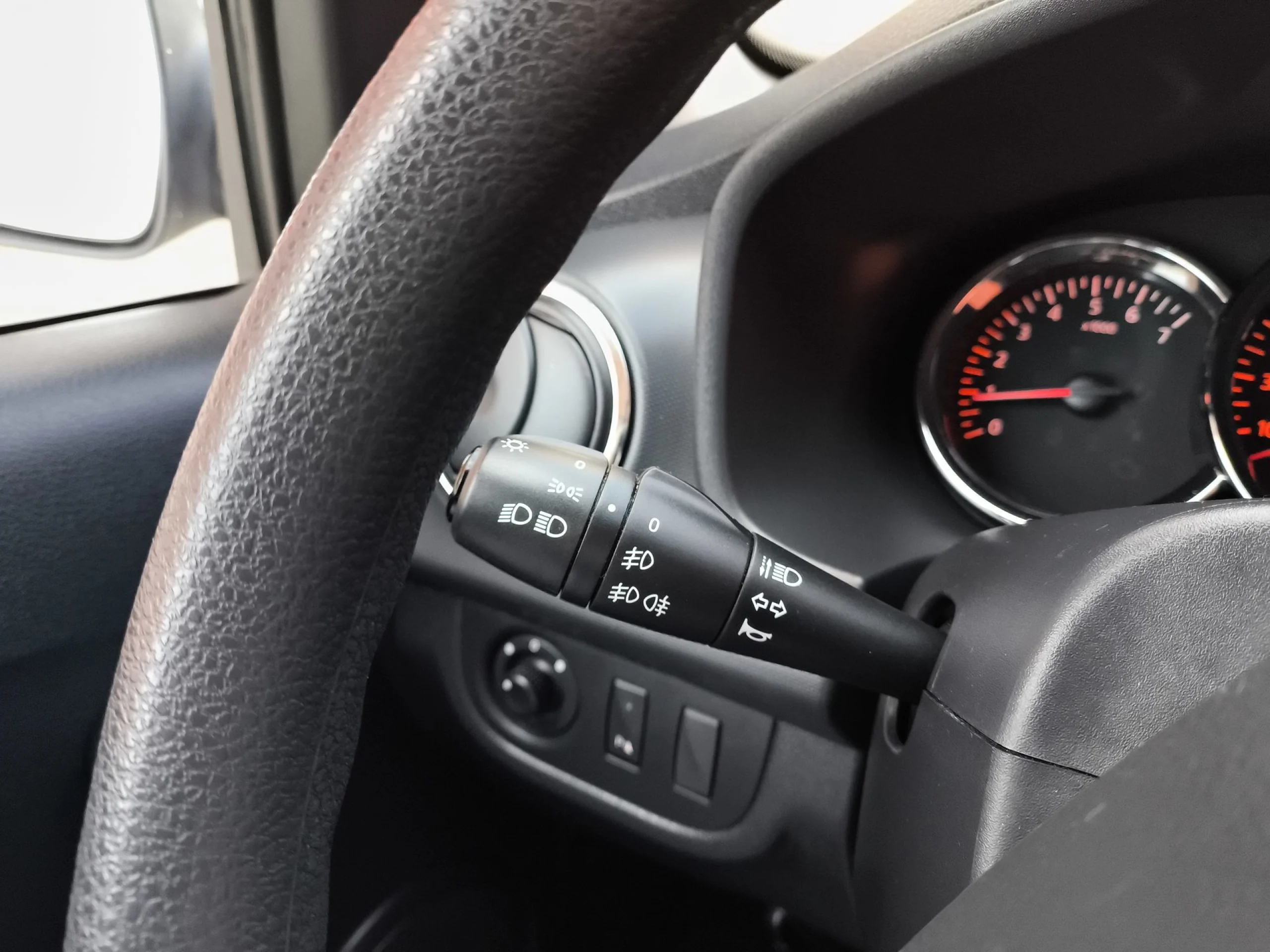 Dacia Sandero Laureate 1.2 55 kW (75 CV) - Foto 15