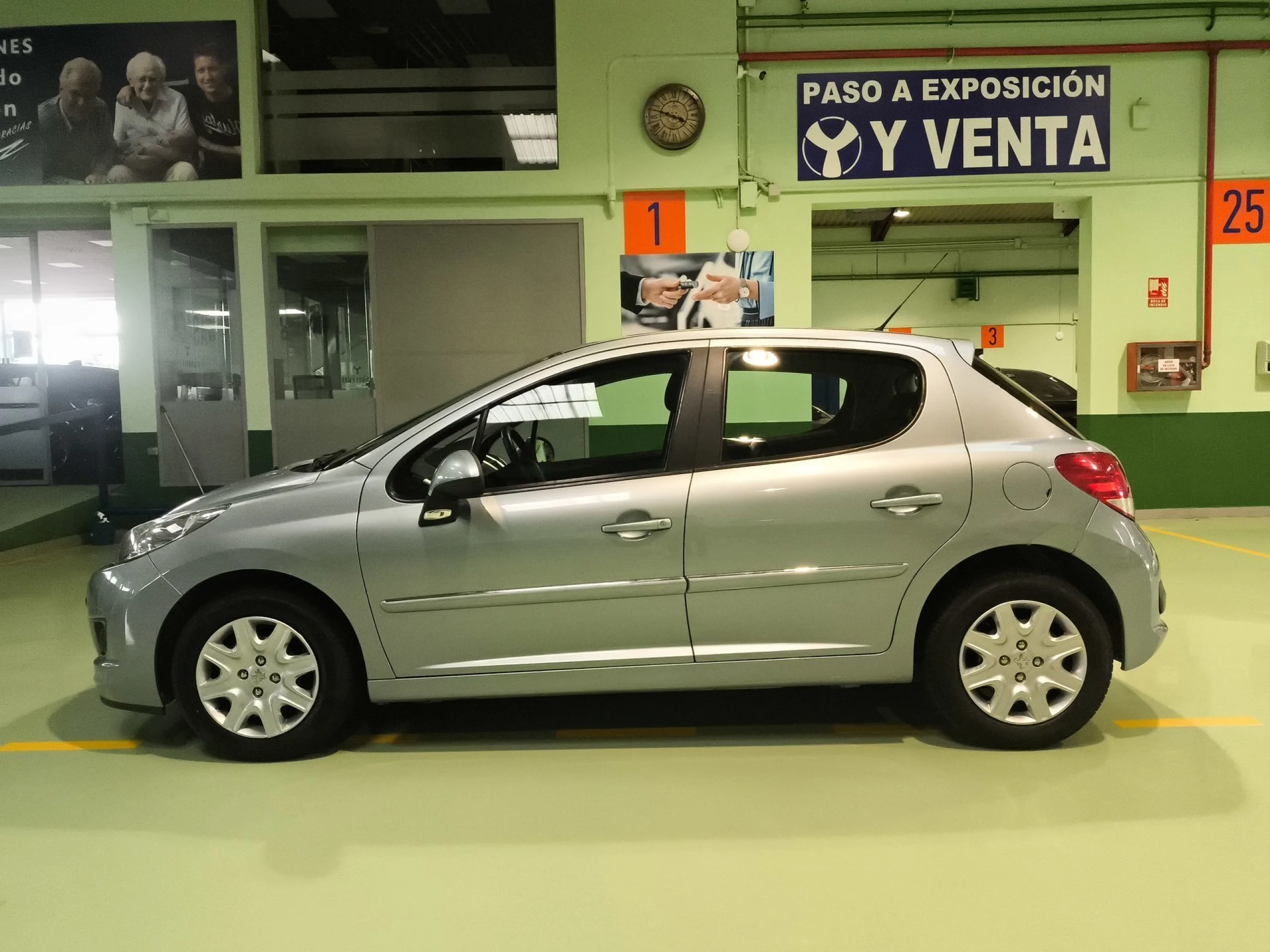 Peugeot 207 1.4i  Business Line 54 kW (75 CV) - Foto 2