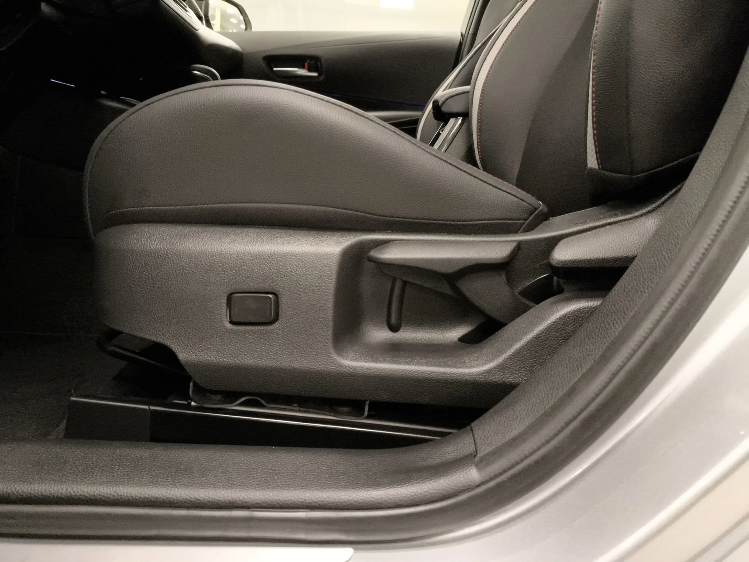Toyota Corolla 140H GR-Sport 103 kW (140 CV) - Foto 9