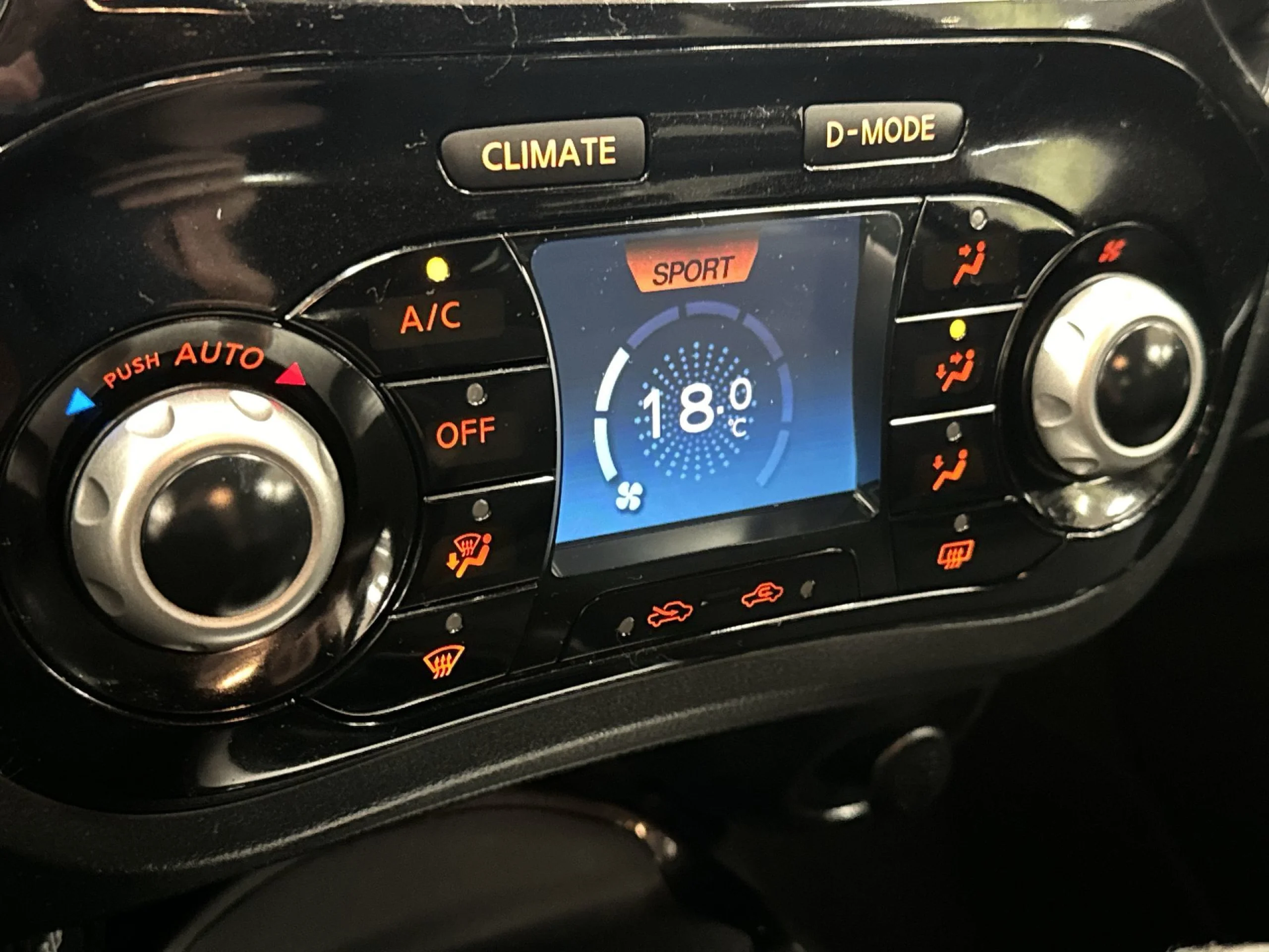 Nissan Juke 1.5dCi Acenta 4x2 81 kW (110 CV) - Foto 16