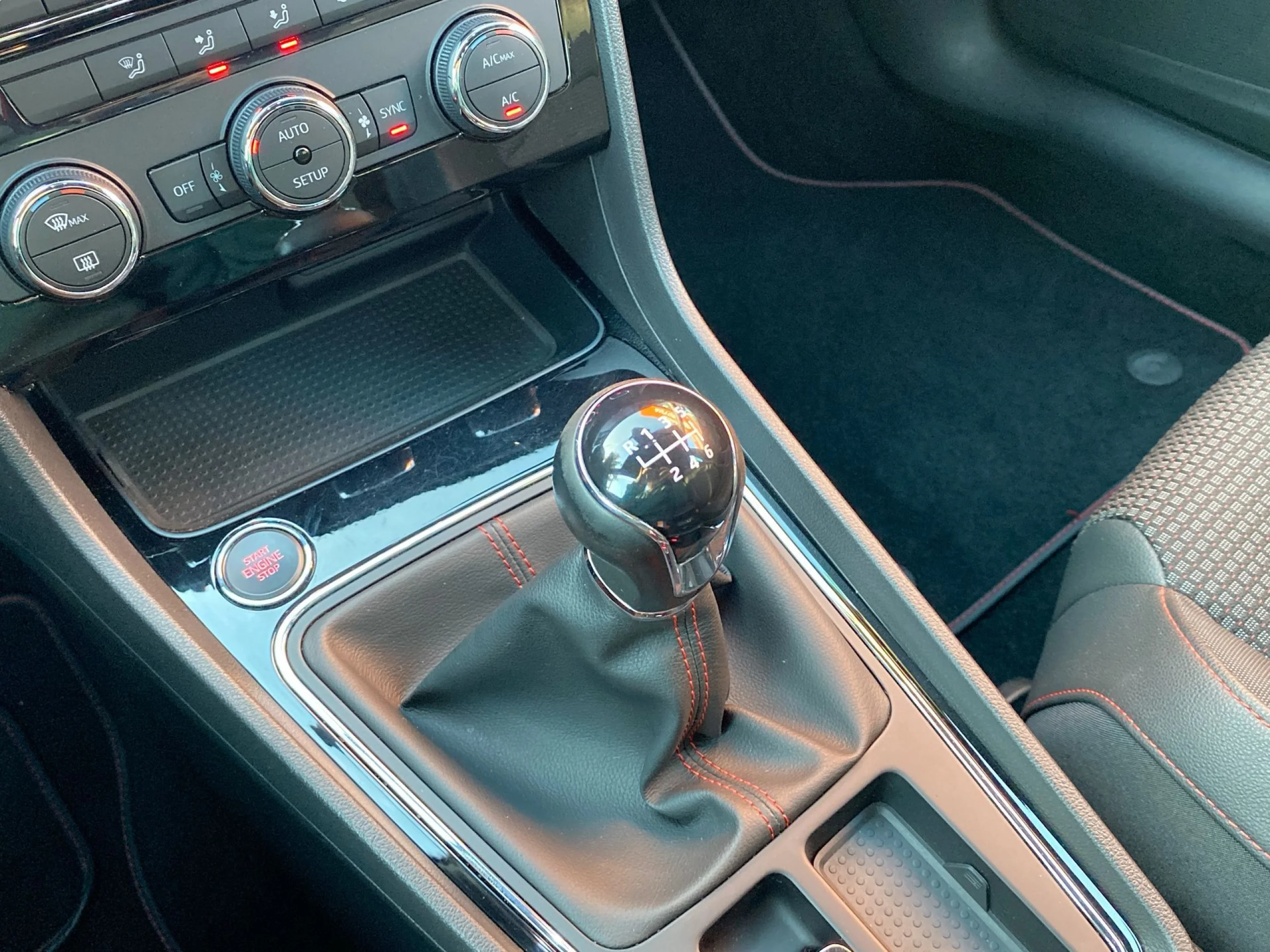 Seat Leon 1.5 TSI SANDS FR Edition Plus 110 kW (150 CV) - Foto 17