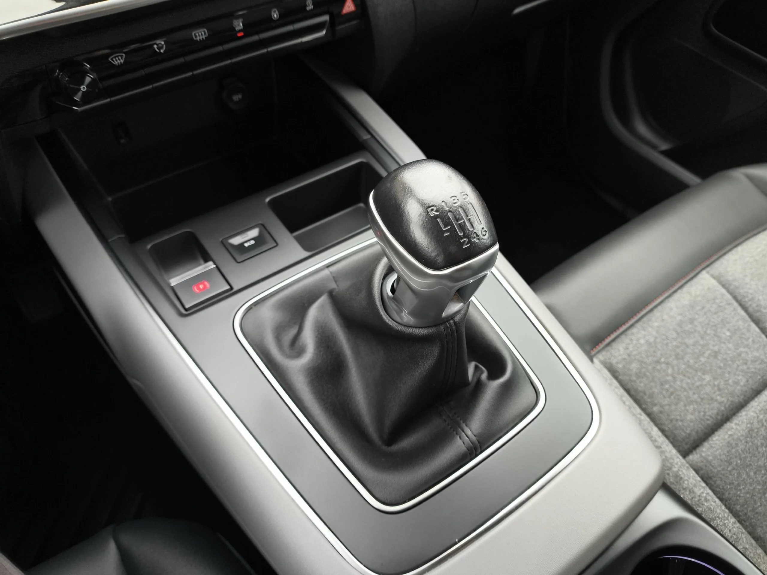 Citroen C5 Aircross PureTech 130 SANDS Feel 96 kW (131 CV) - Foto 19