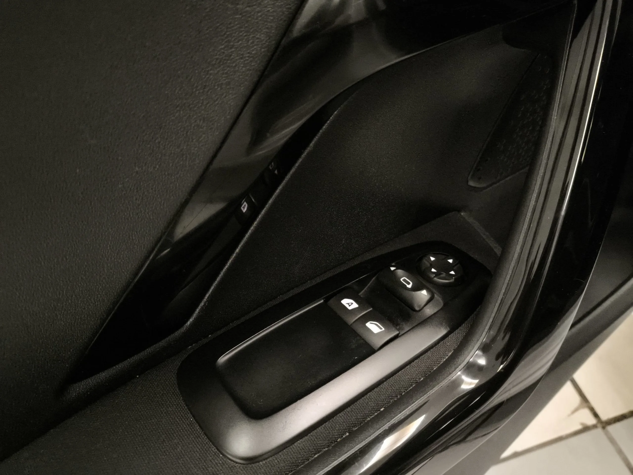 Peugeot 208 PureTech 82 SANDS Active 60 kW (82 CV) - Foto 10