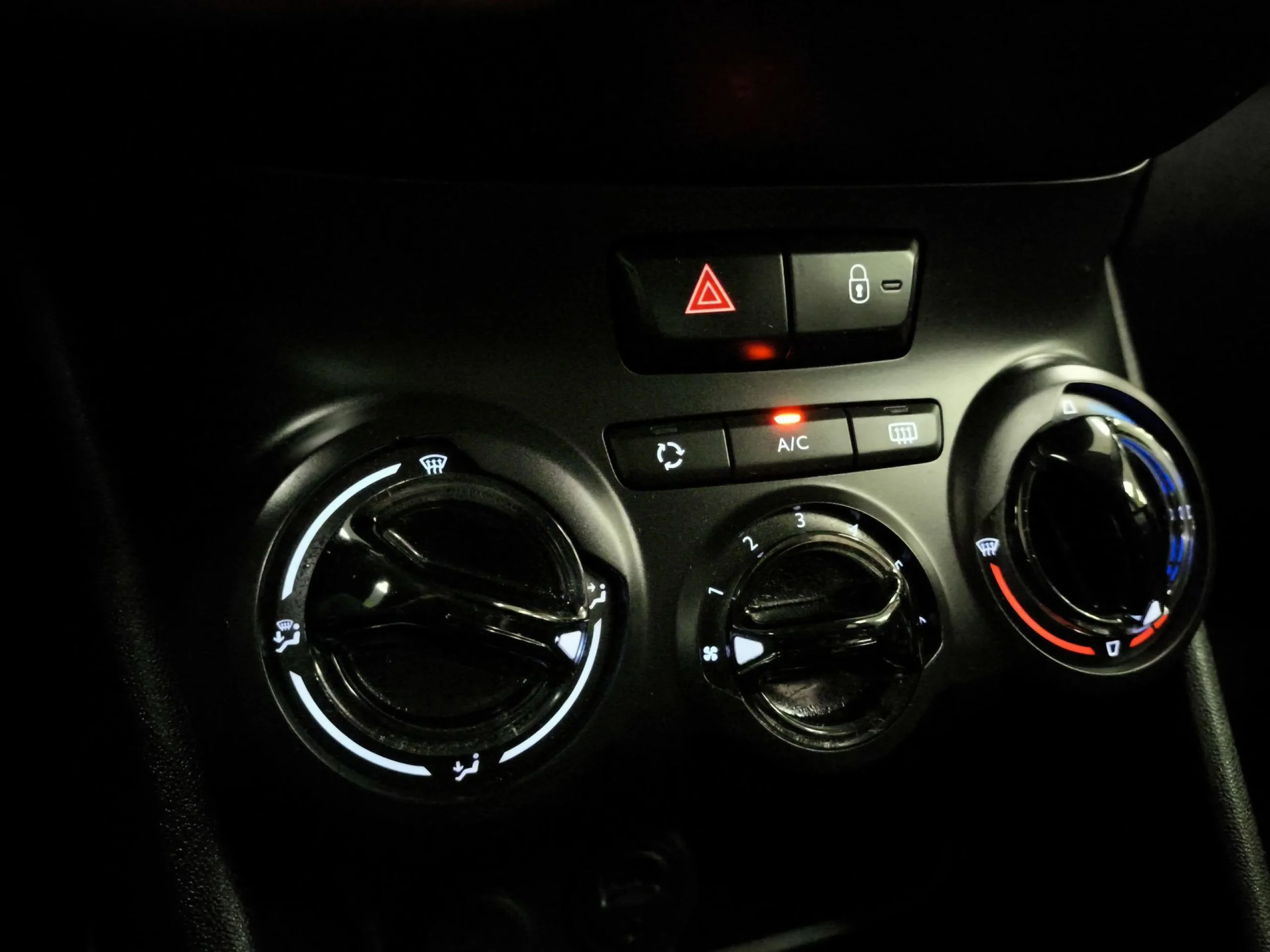 Peugeot 208 PureTech 82 SANDS Active 60 kW (82 CV) - Foto 17