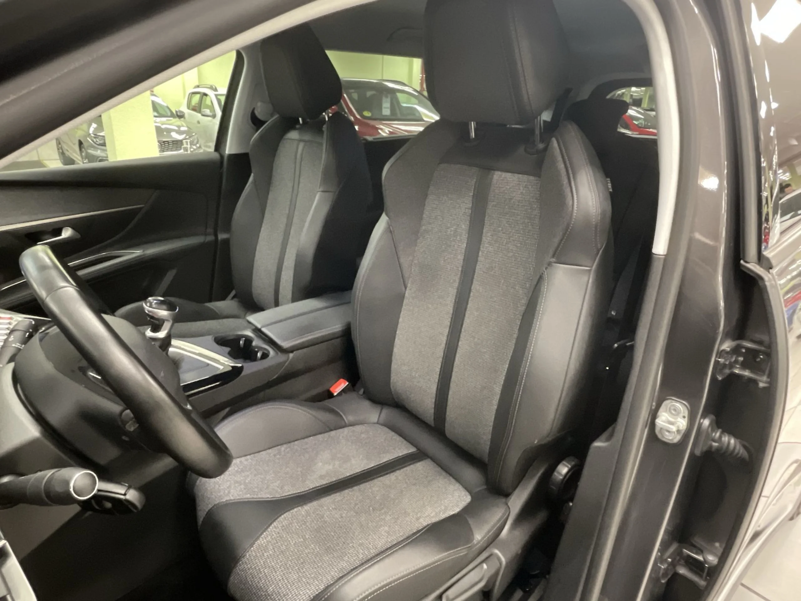 Peugeot 5008 SUV PureTech 130 SANDS Allure 96 kW (130 CV) - Foto 8