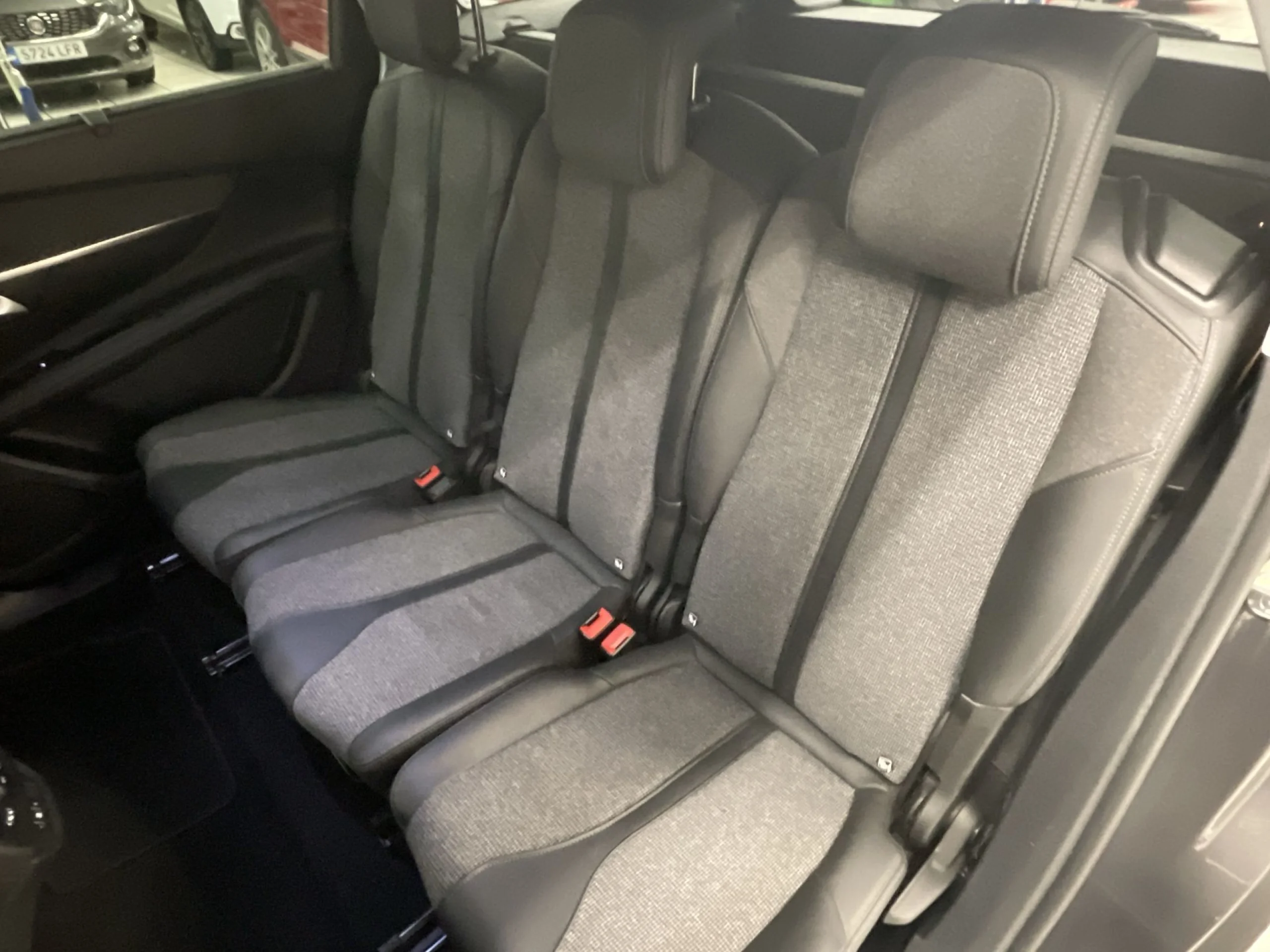 Peugeot 5008 SUV PureTech 130 SANDS Allure 96 kW (130 CV) - Foto 17
