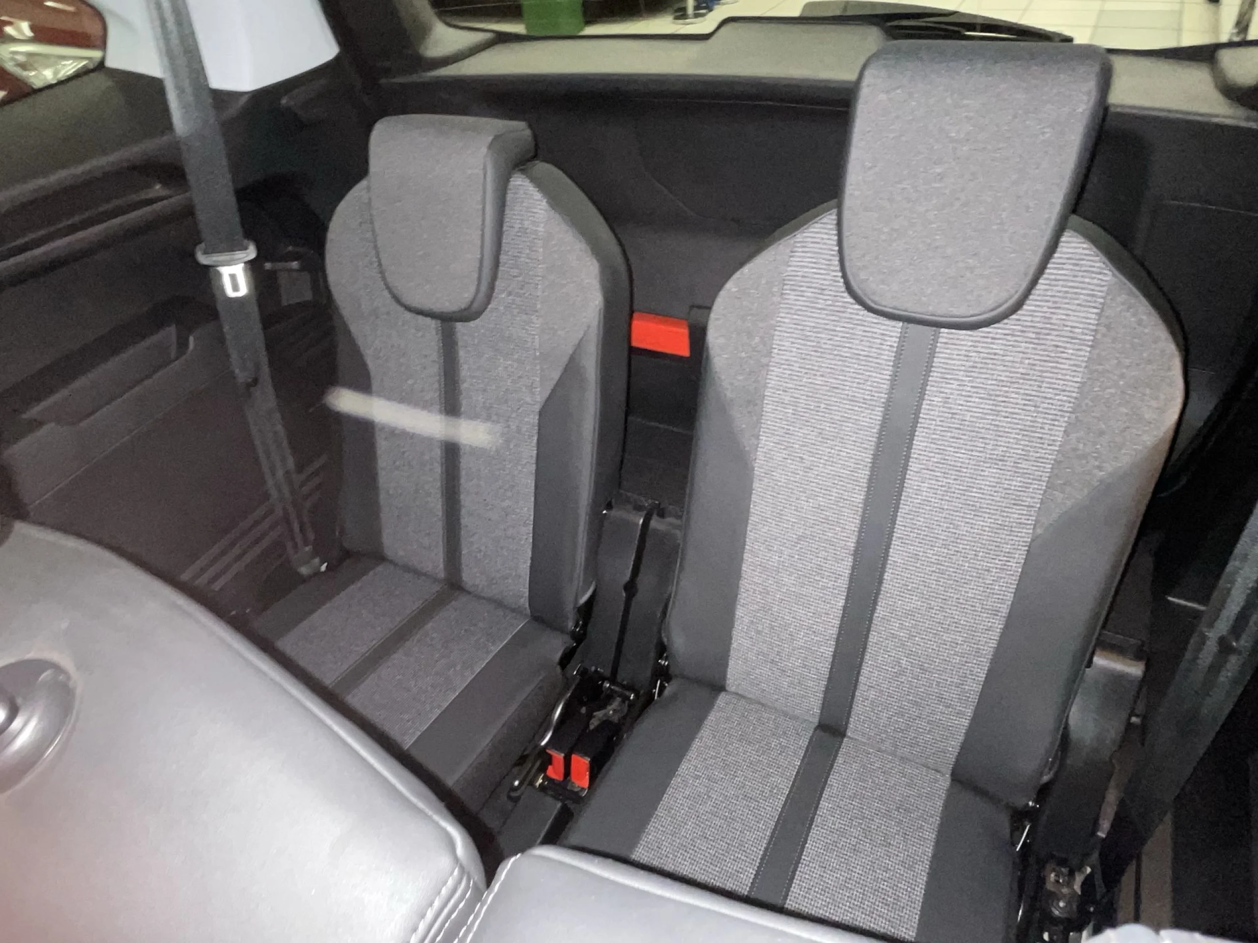 Peugeot 5008 SUV PureTech 130 SANDS Allure 96 kW (130 CV) - Foto 18