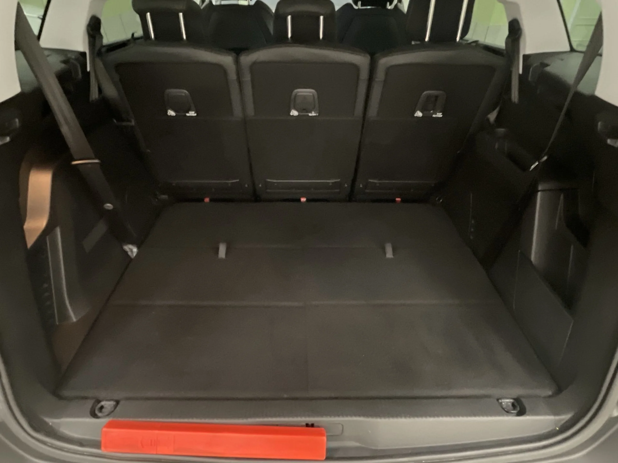 Peugeot 5008 SUV PureTech 130 SANDS Allure 96 kW (130 CV) - Foto 19