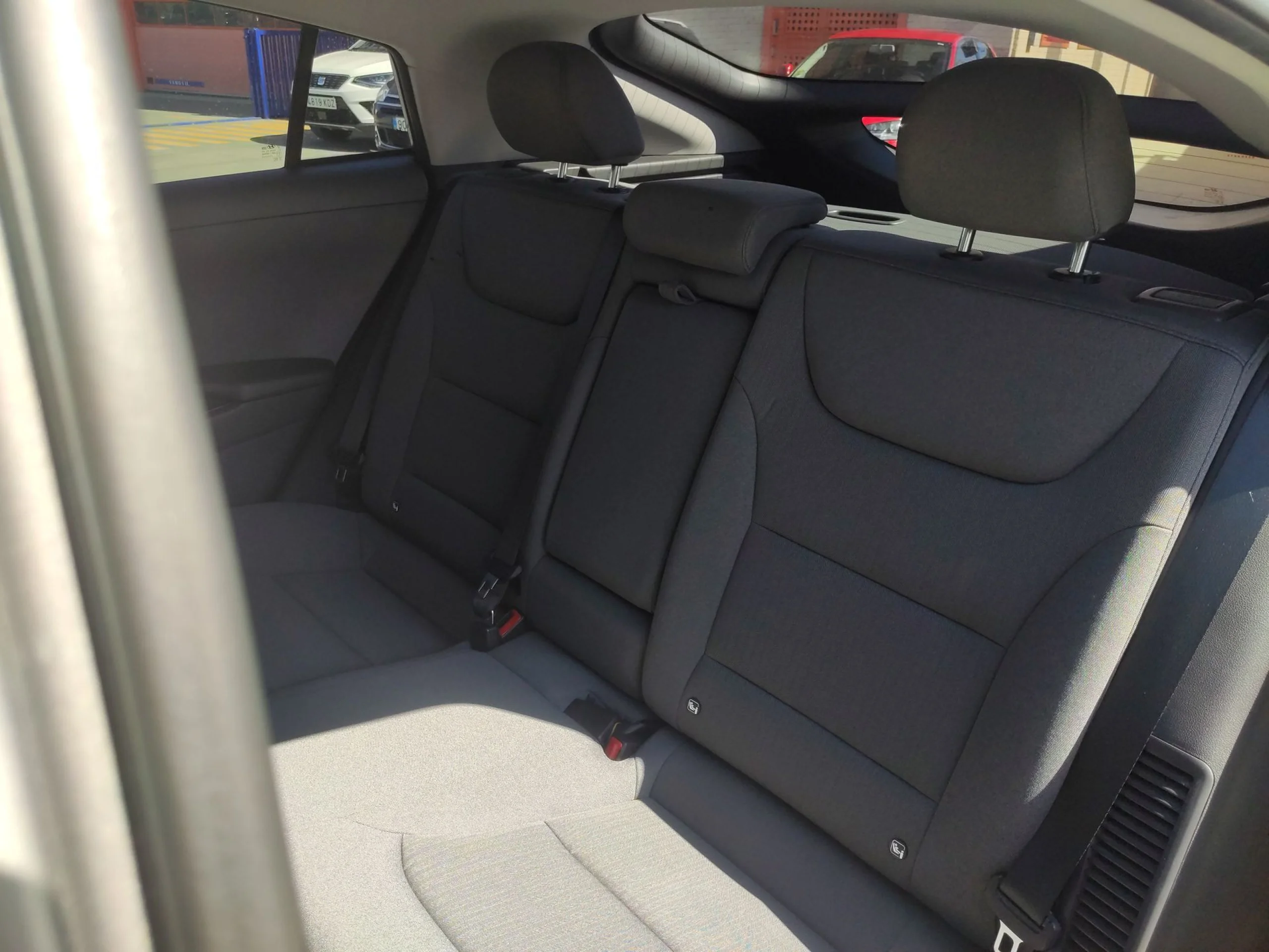 Hyundai IONIQ 1.6 GDI PHEV Tecno DCT 104 kW (141 CV) - Foto 25