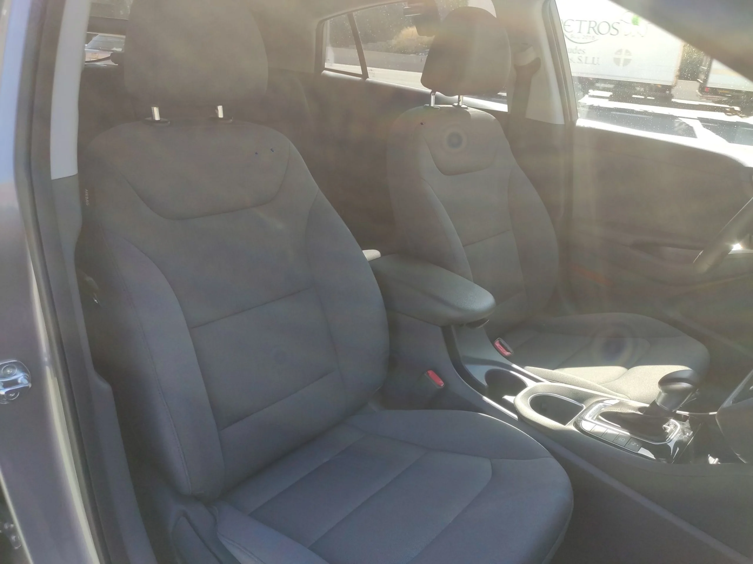 Hyundai IONIQ 1.6 GDI PHEV Tecno DCT 104 kW (141 CV) - Foto 27