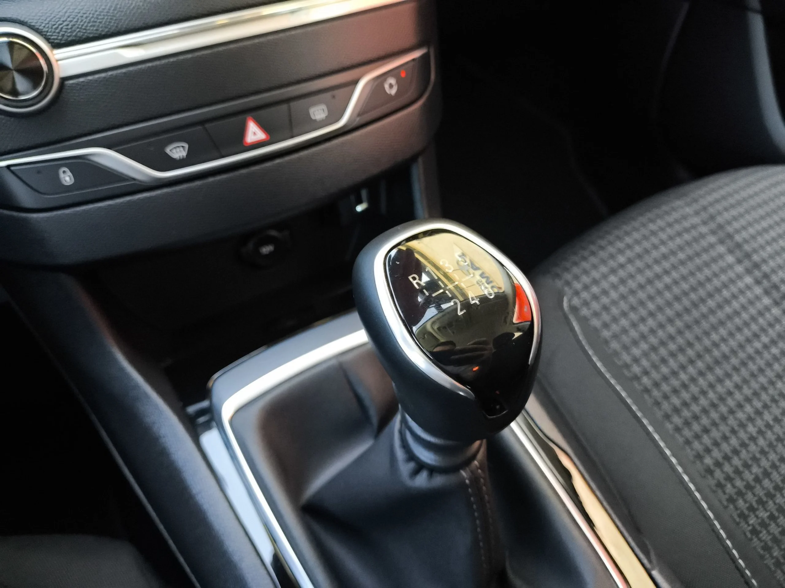 Peugeot 308 PureTech 110 SANDS Active 81 kW (110 CV) - Foto 16
