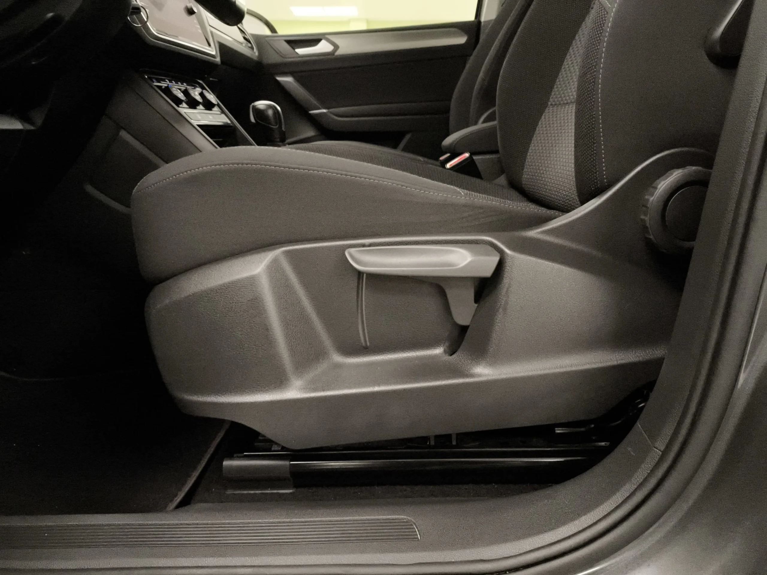 Volkswagen Touran Advance 2.0 TDI 85 kW (115 CV) DSG - Foto 9