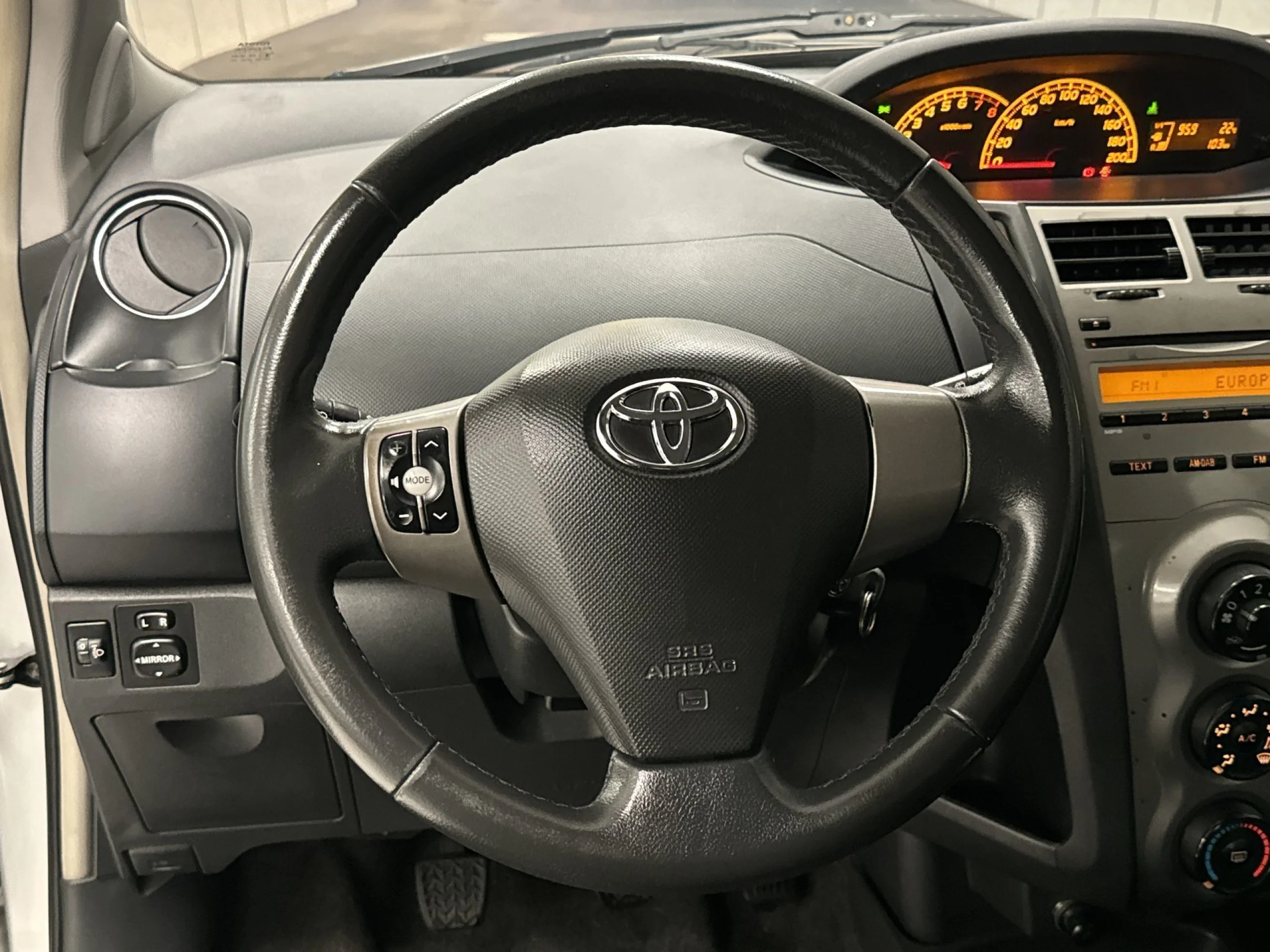 Toyota Yaris 1.0 VVT-I TS 51 kW (69 CV) - Foto 11