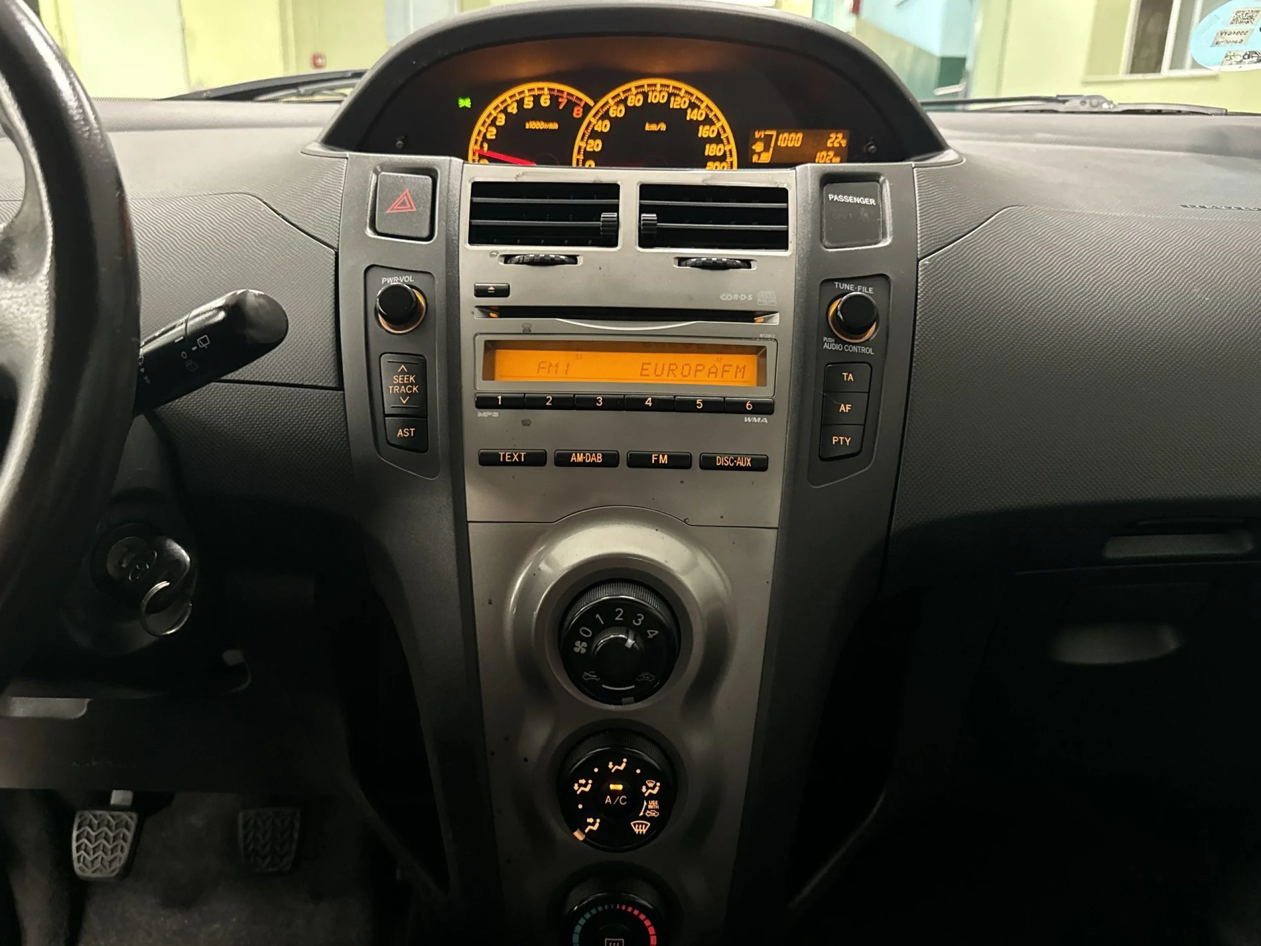 Toyota Yaris 1.0 VVT-I TS 51 kW (69 CV) - Foto 16