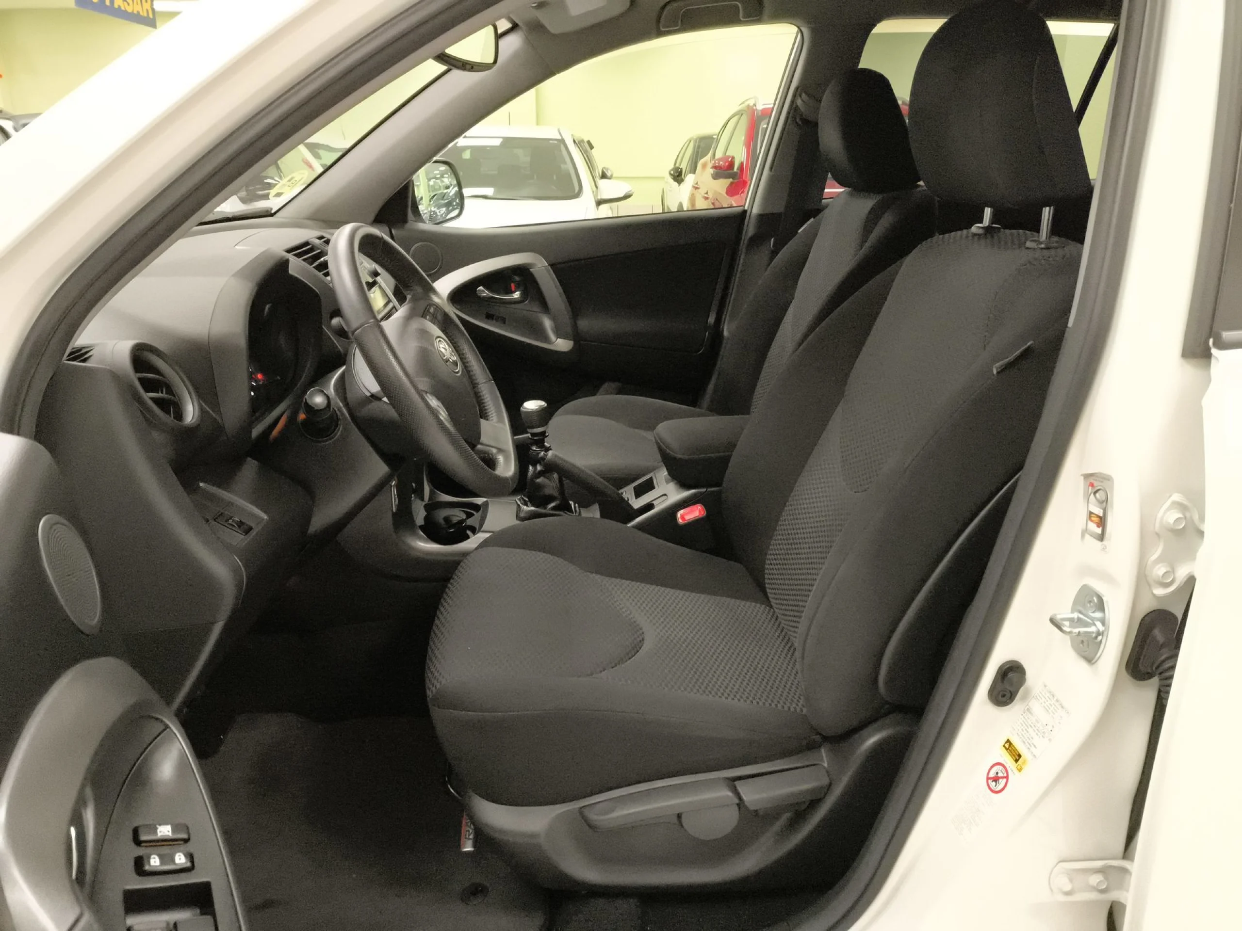 Toyota Rav4 2.2 D-4D Advance 4x2 110 kW (150 CV) - Foto 8