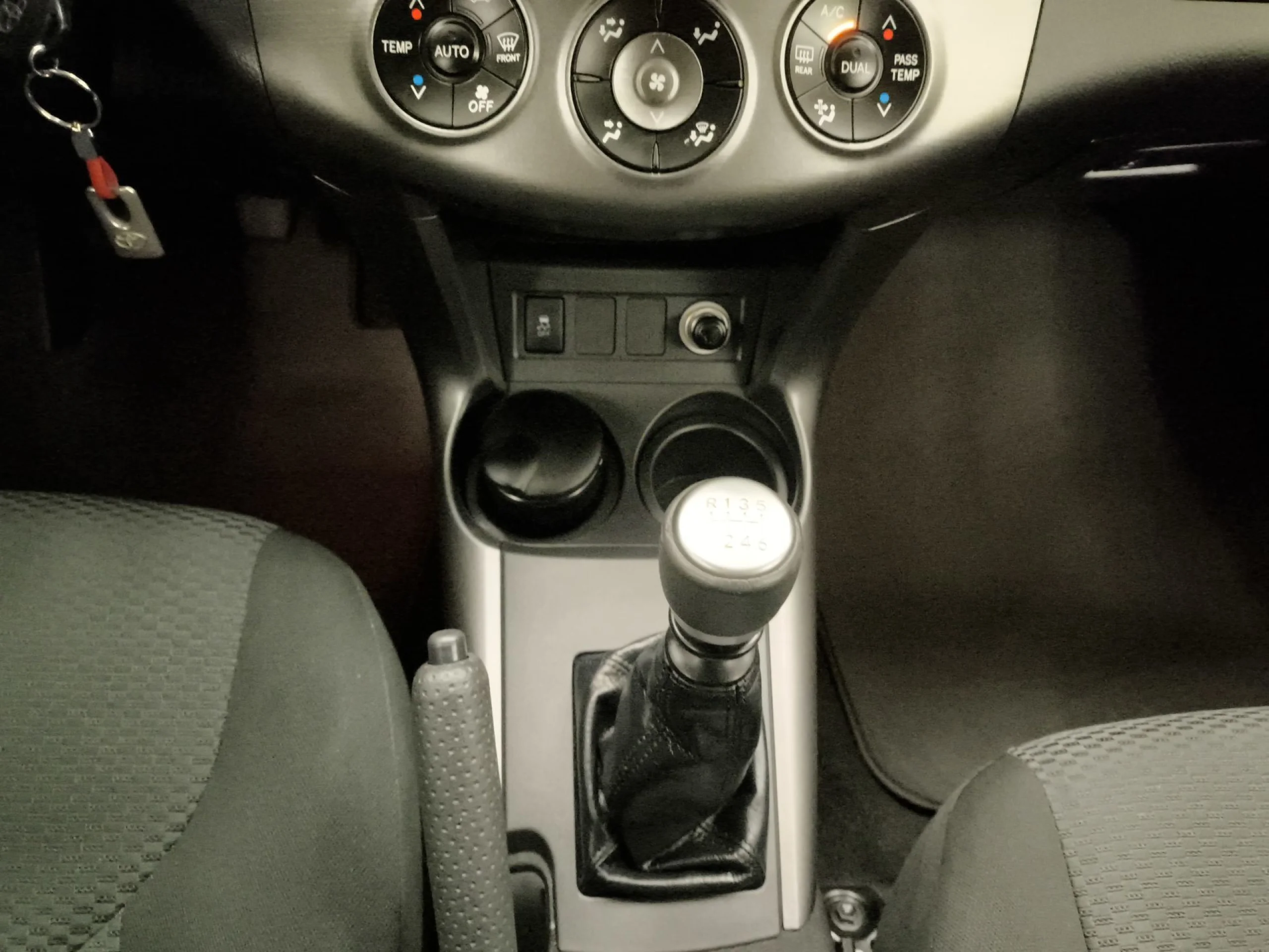 Toyota Rav4 2.2 D-4D Advance 4x2 110 kW (150 CV) - Foto 16