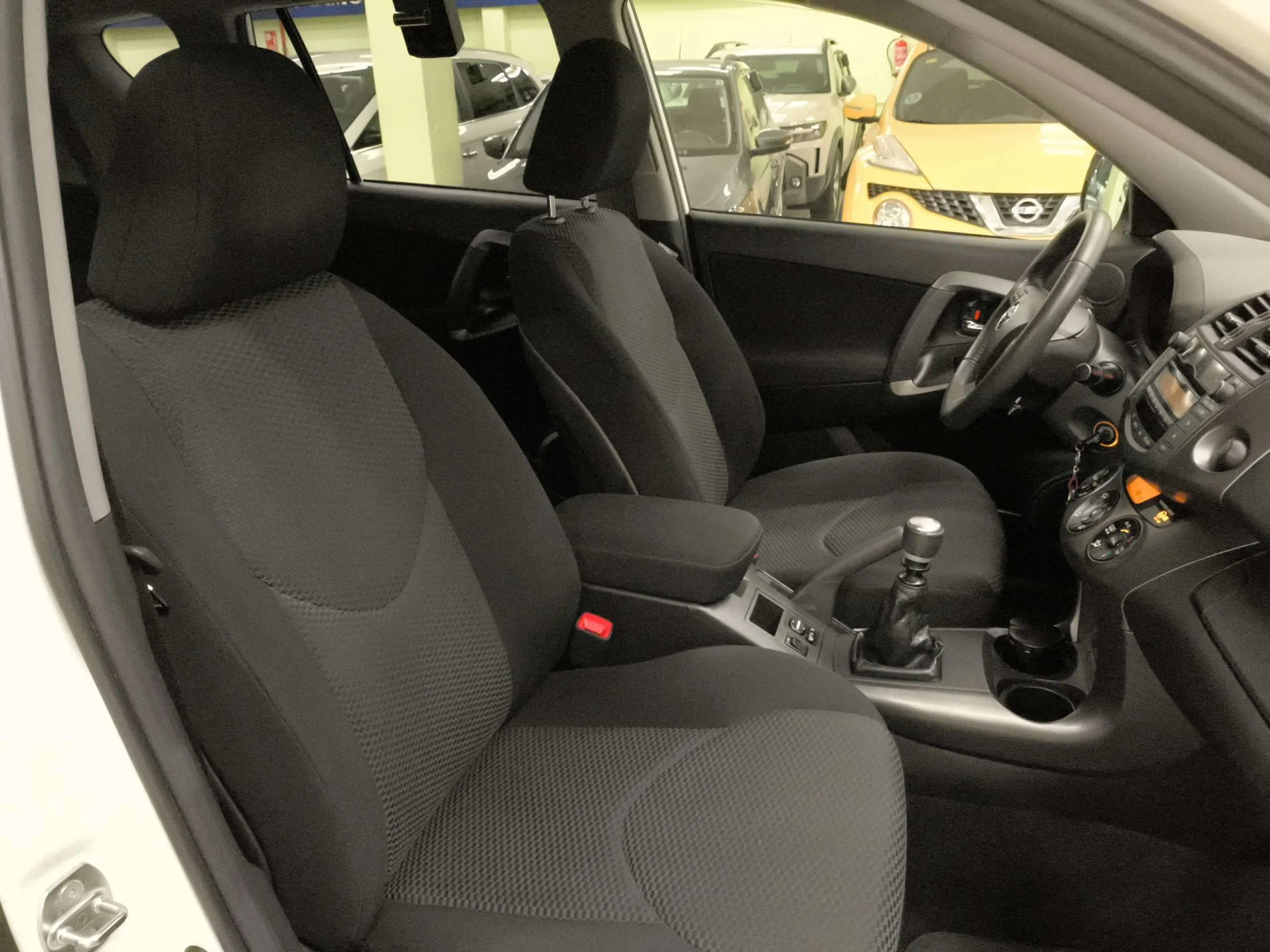 Toyota Rav4 2.2 D-4D Advance 4x2 110 kW (150 CV) - Foto 19