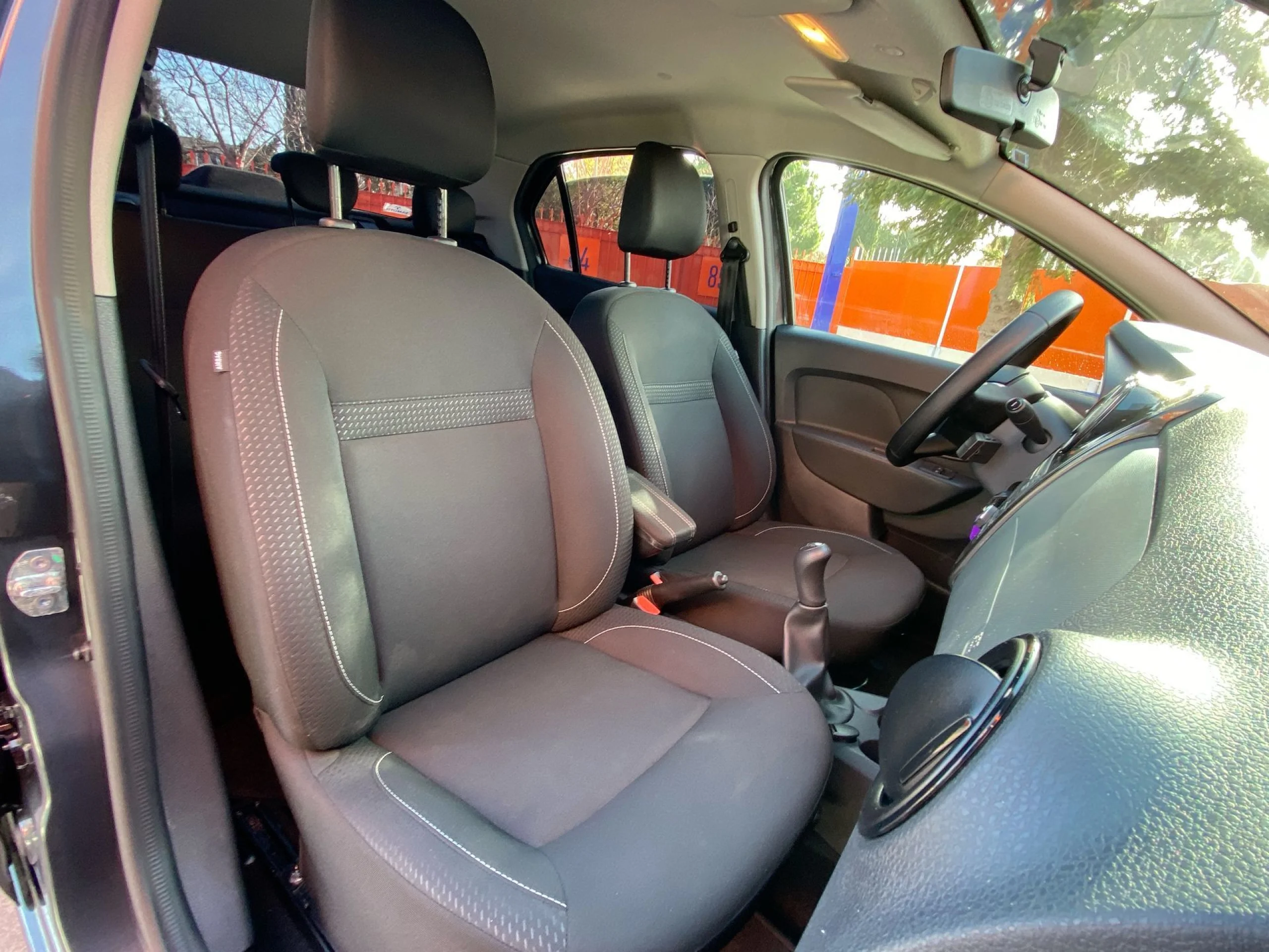 Dacia Logan Ambiance dCi 55 kW (75 CV) - Foto 18