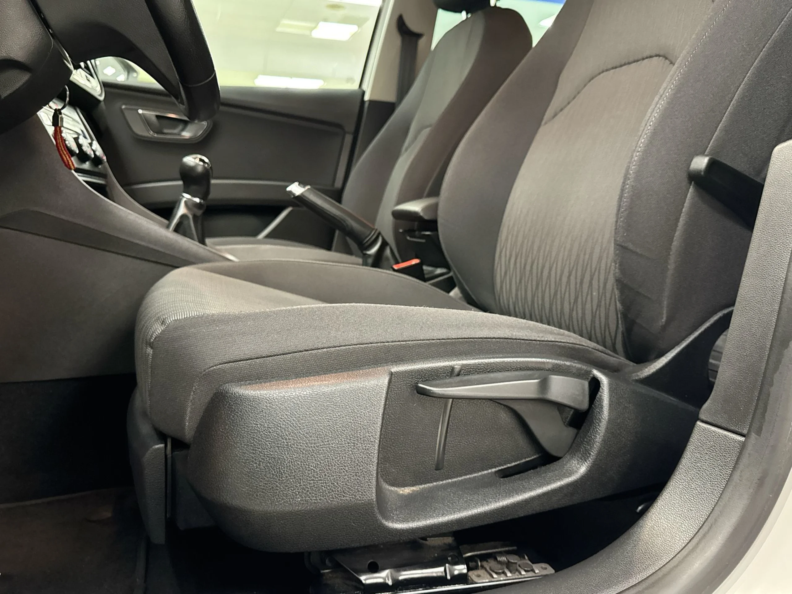 Seat León ST 1.6 TDI SANDS Style 77 kW (105 CV) - Foto 9