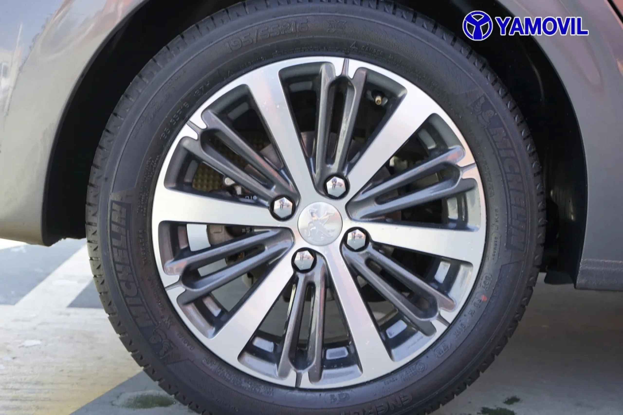 Peugeot 208 1.2L PureTech Allure  81 kW (110 CV) - Foto 10