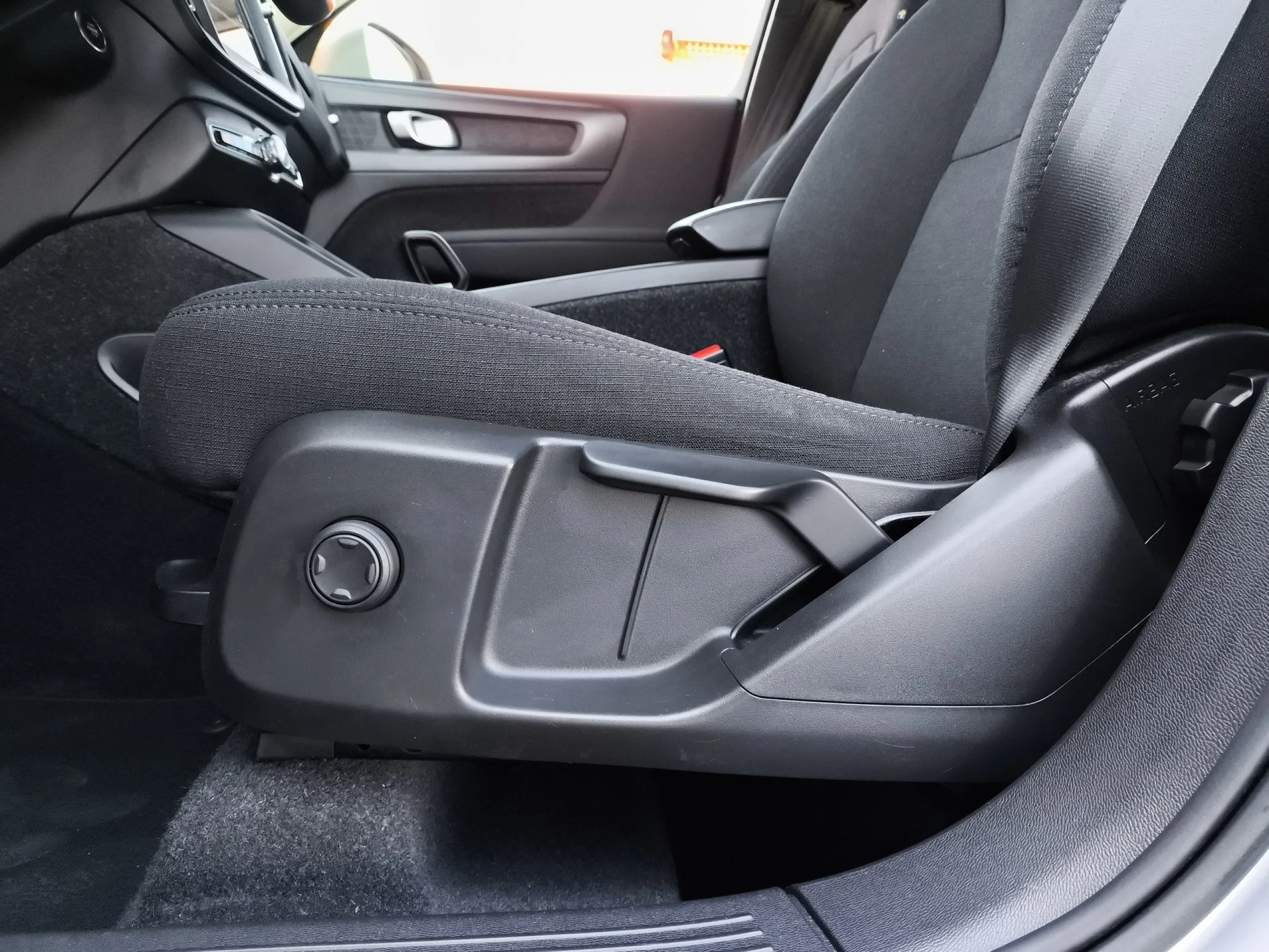 Volvo XC40 T2 Essential Auto 95 kW (129 CV) - Foto 9