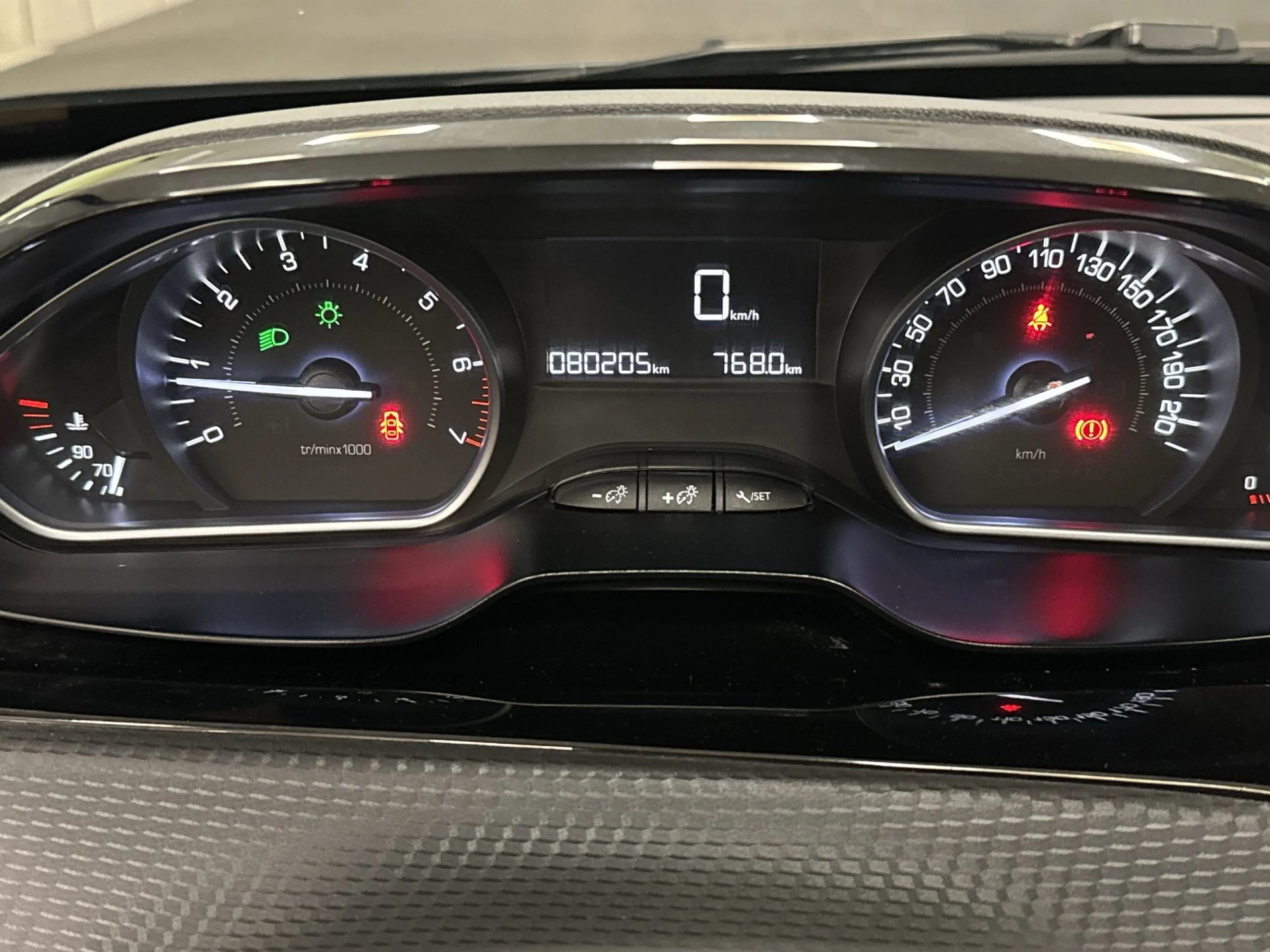 Peugeot 2008 SUV PureTech 110 SANDS Style 81 kW (110 CV) - Foto 12