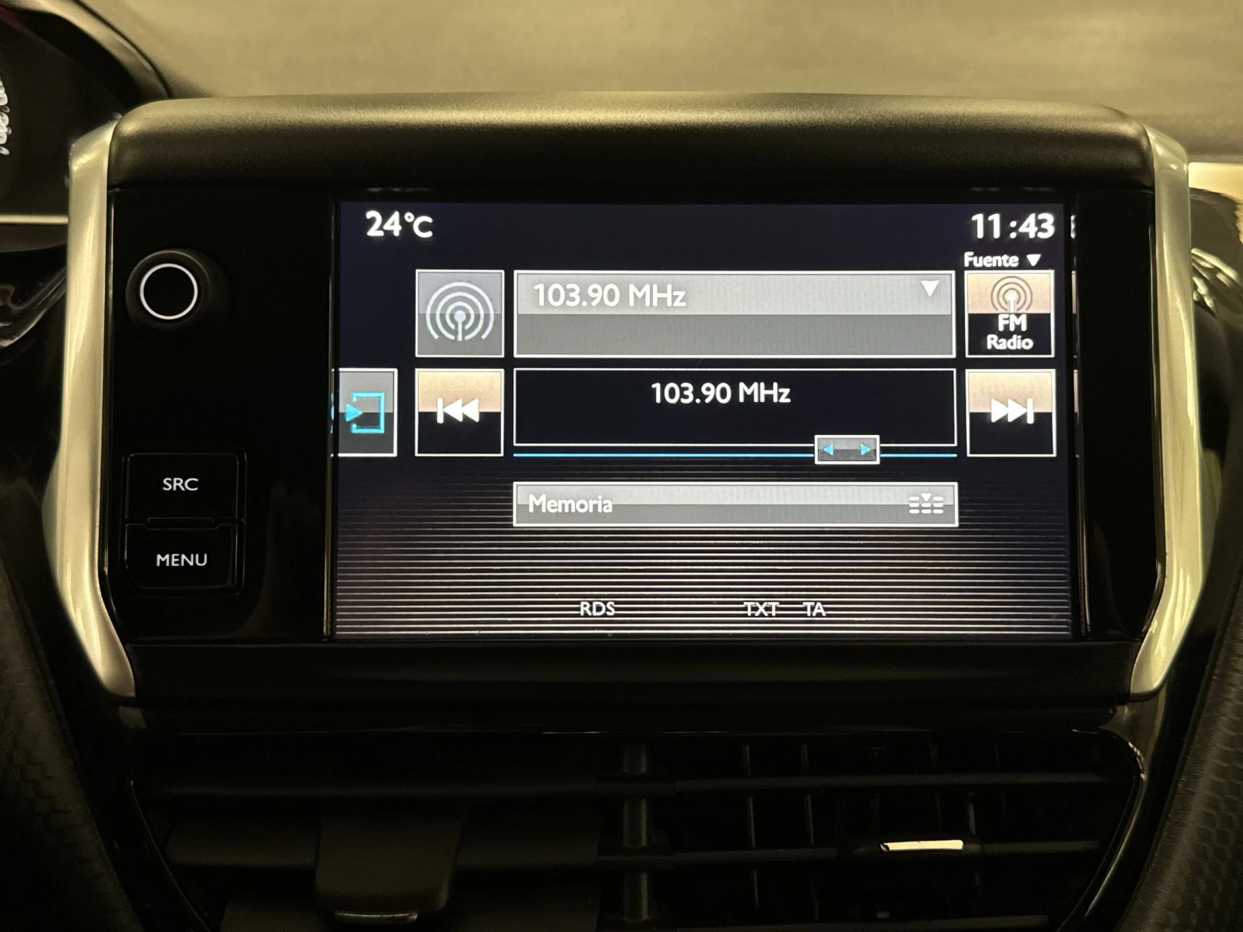 Peugeot 2008 SUV PureTech 110 SANDS Style 81 kW (110 CV) - Foto 13