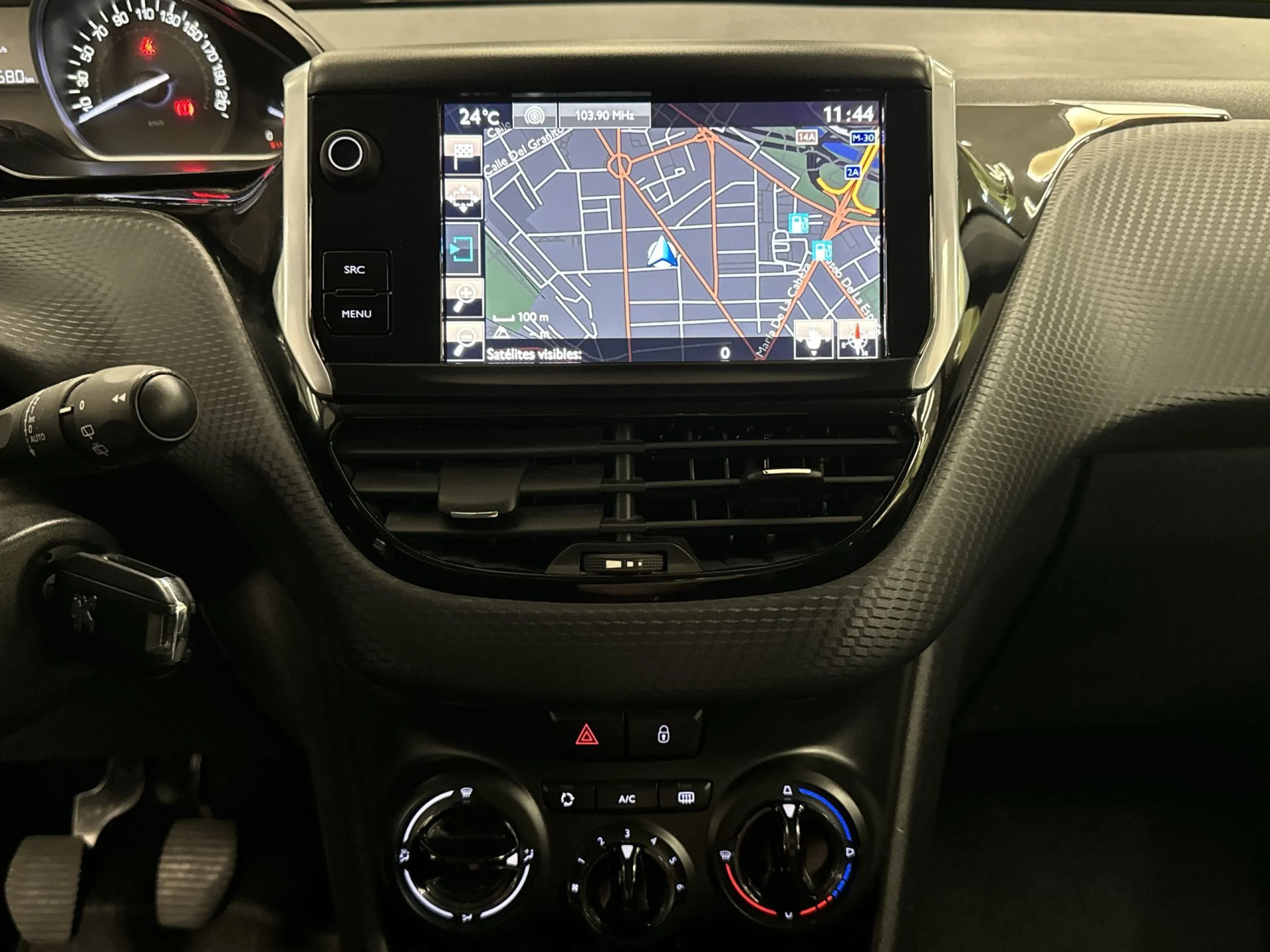 Peugeot 2008 SUV PureTech 110 SANDS Style 81 kW (110 CV) - Foto 18