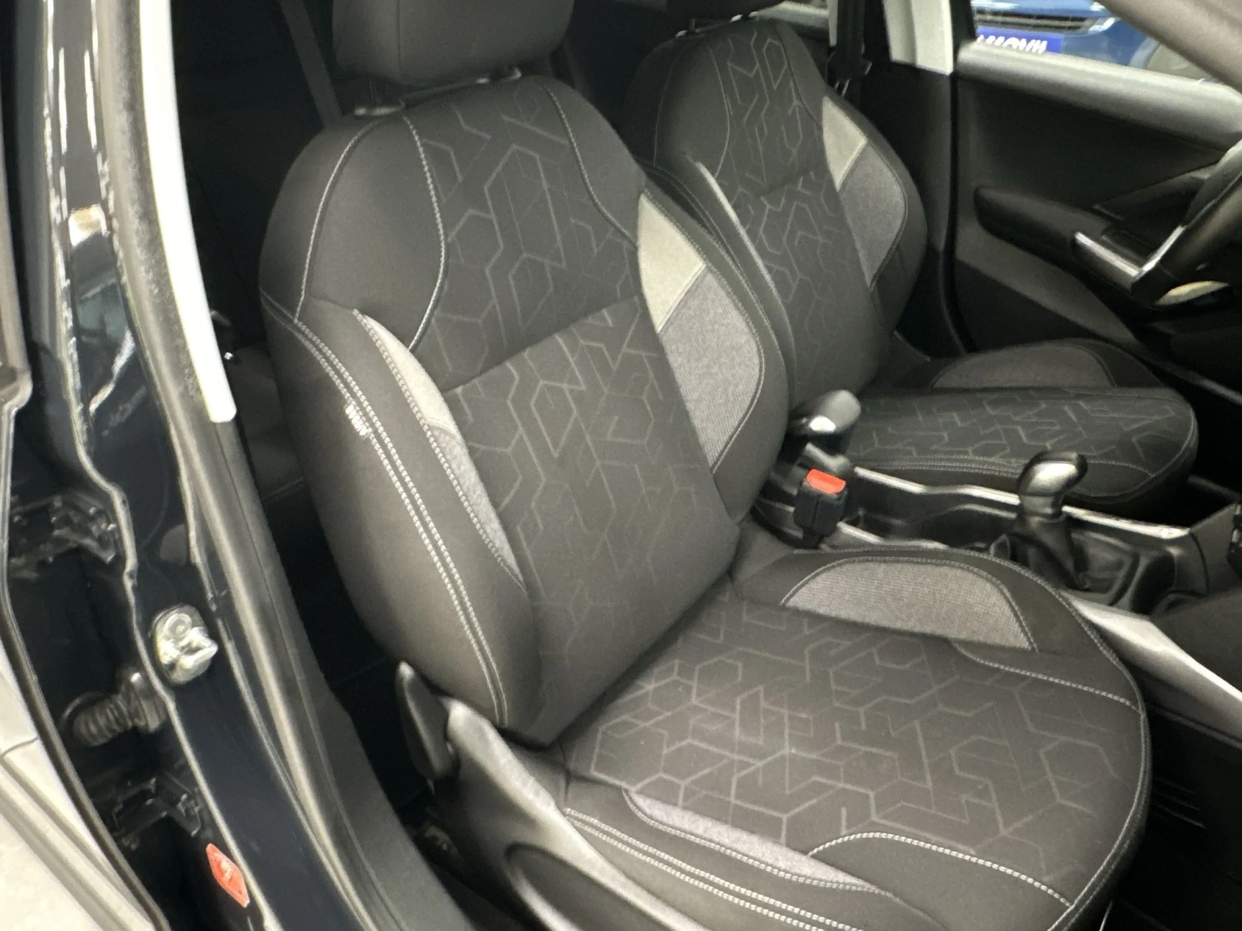 Peugeot 2008 SUV PureTech 110 SANDS Style 81 kW (110 CV) - Foto 21