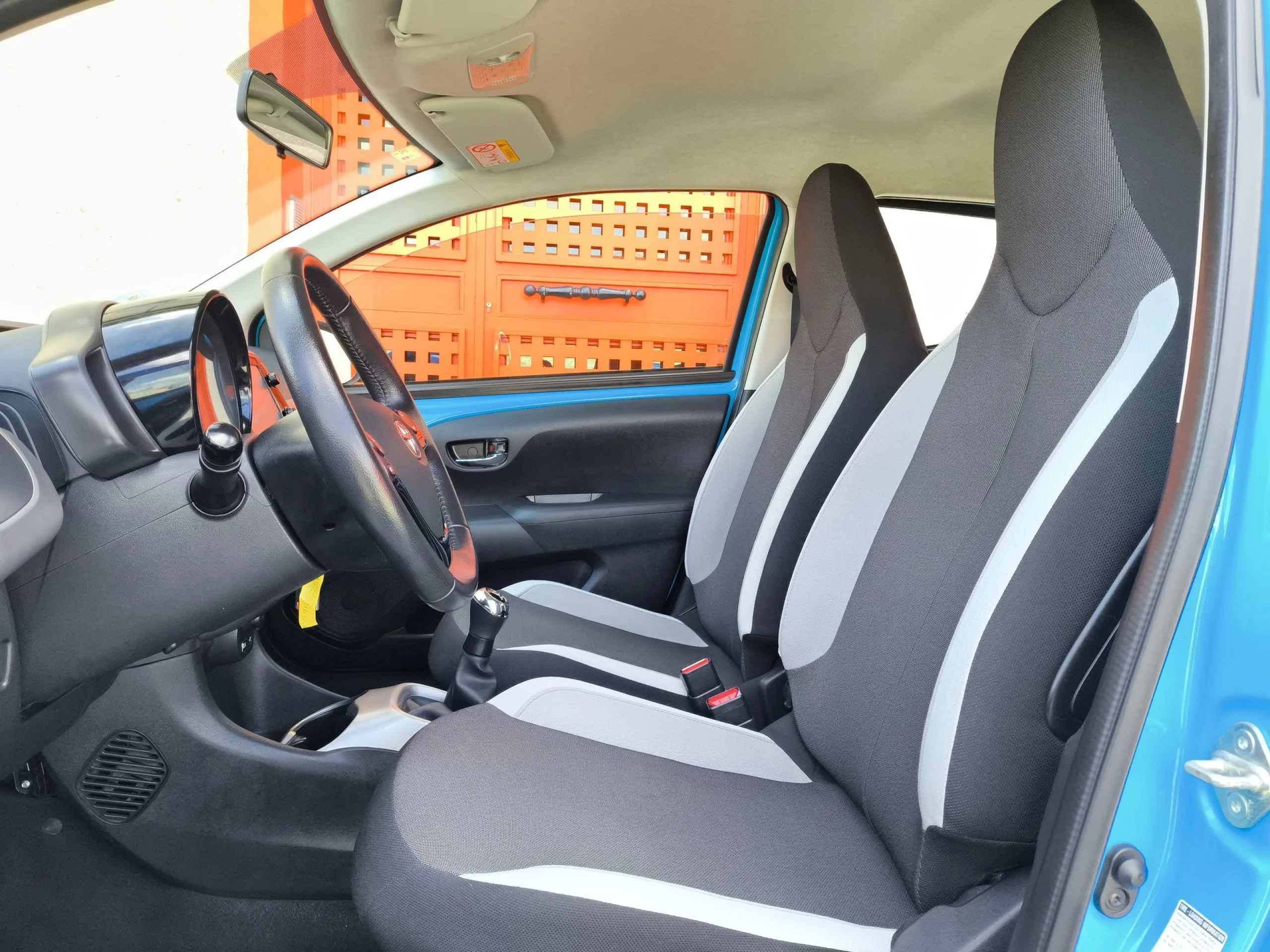 Toyota Aygo 1.0 70 x-play 53 kW (72 CV) - Foto 8