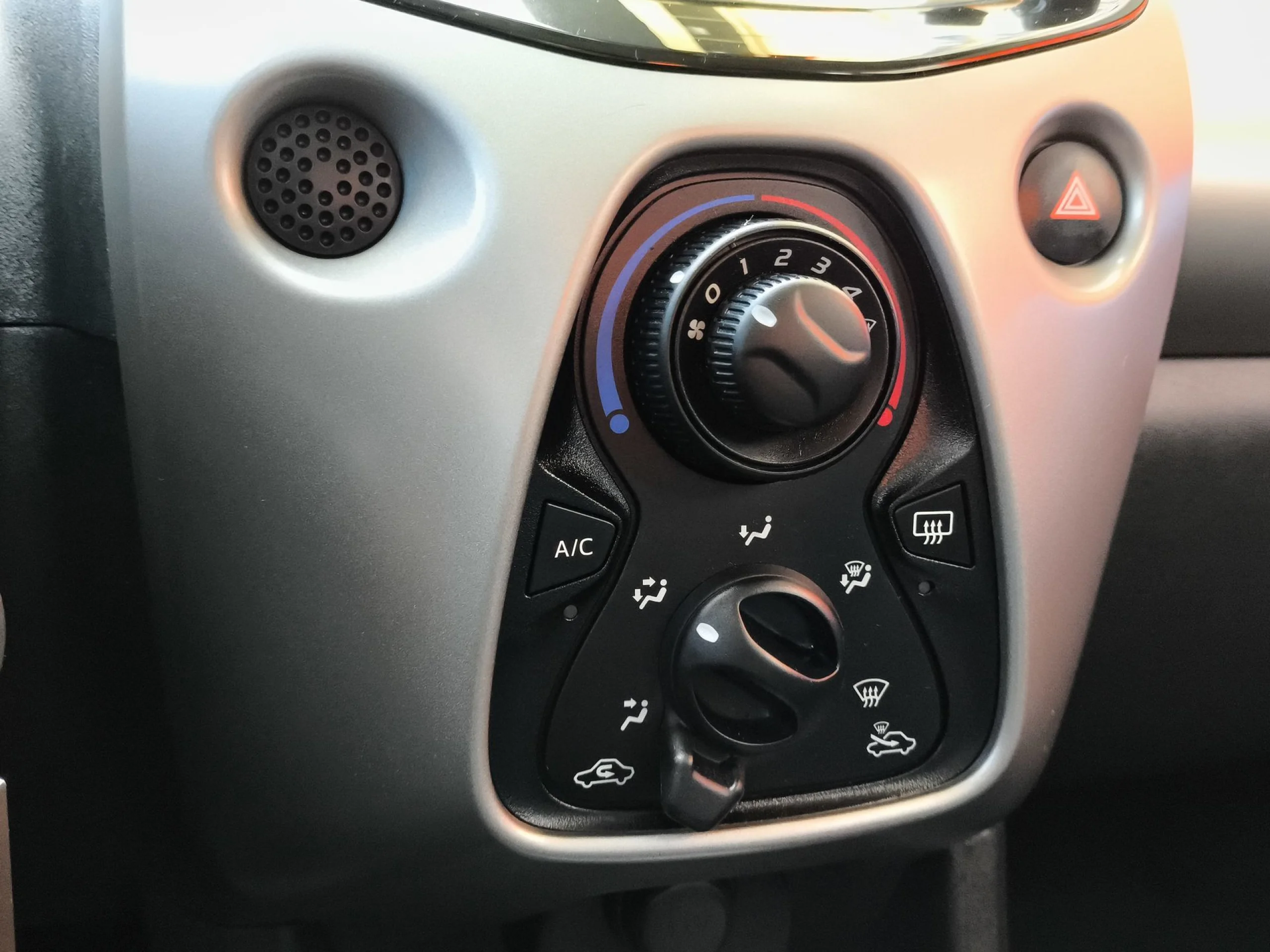 Toyota Aygo 1.0 70 x-play 53 kW (72 CV) - Foto 15