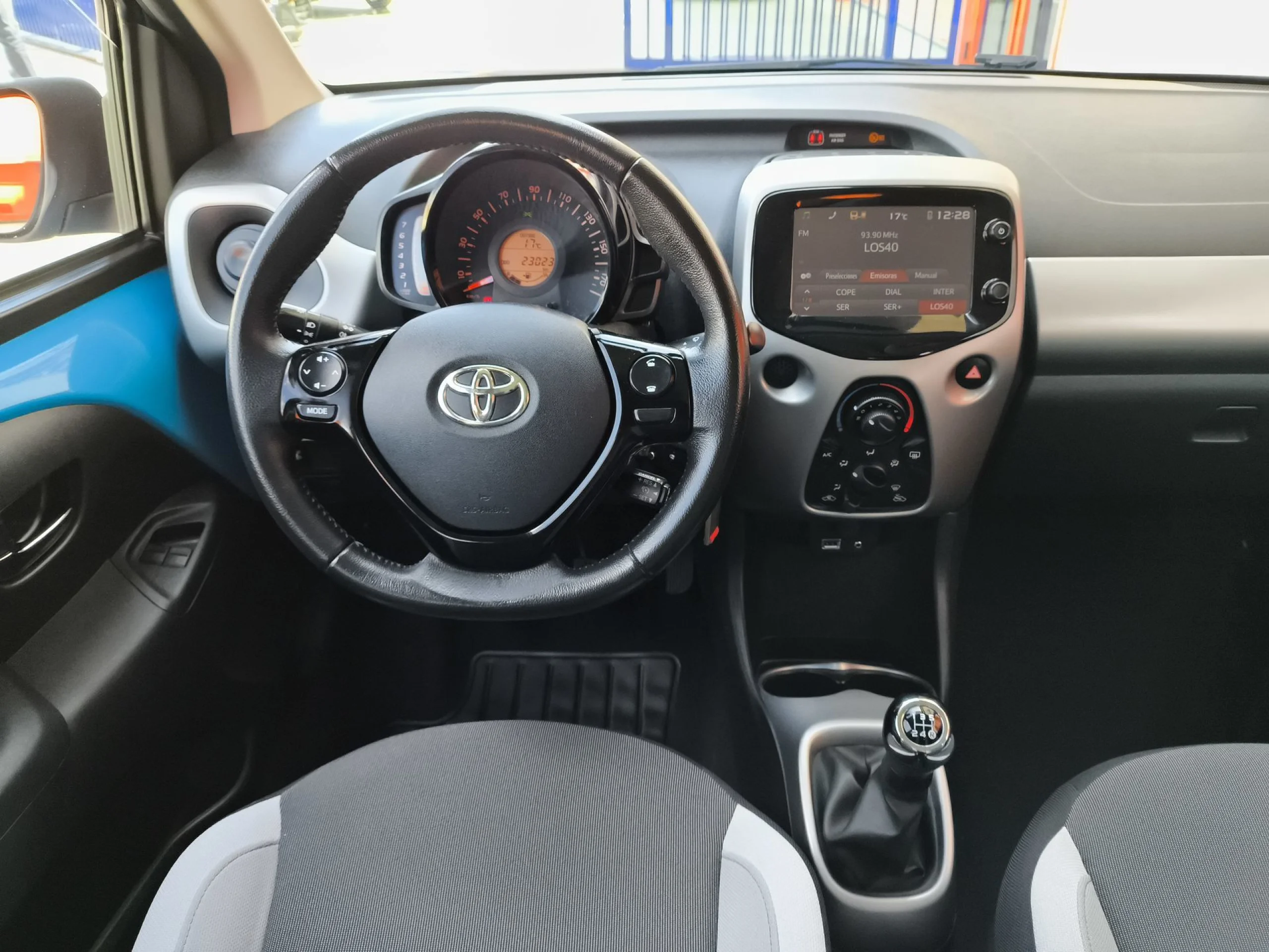 Toyota Aygo 1.0 70 x-play 53 kW (72 CV) - Foto 17