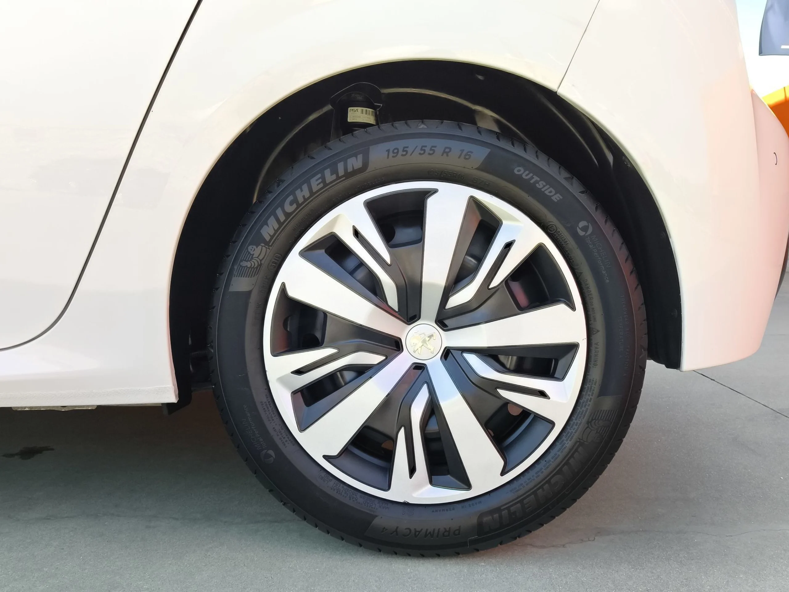 Peugeot 208 PureTech 100 SANDS Active 75 kW (100 CV) - Foto 7
