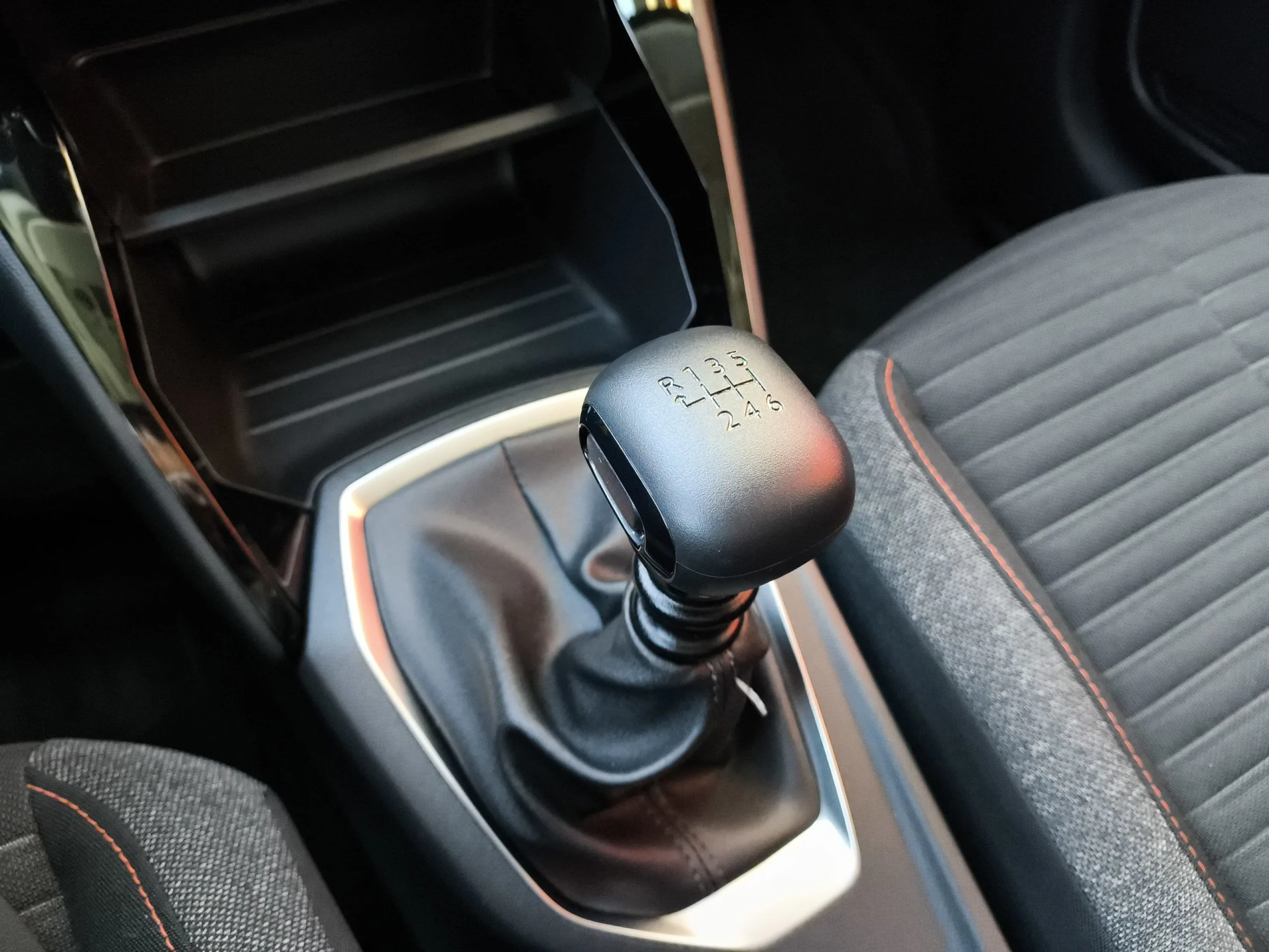 Peugeot 208 PureTech 100 SANDS Active 75 kW (100 CV) - Foto 15