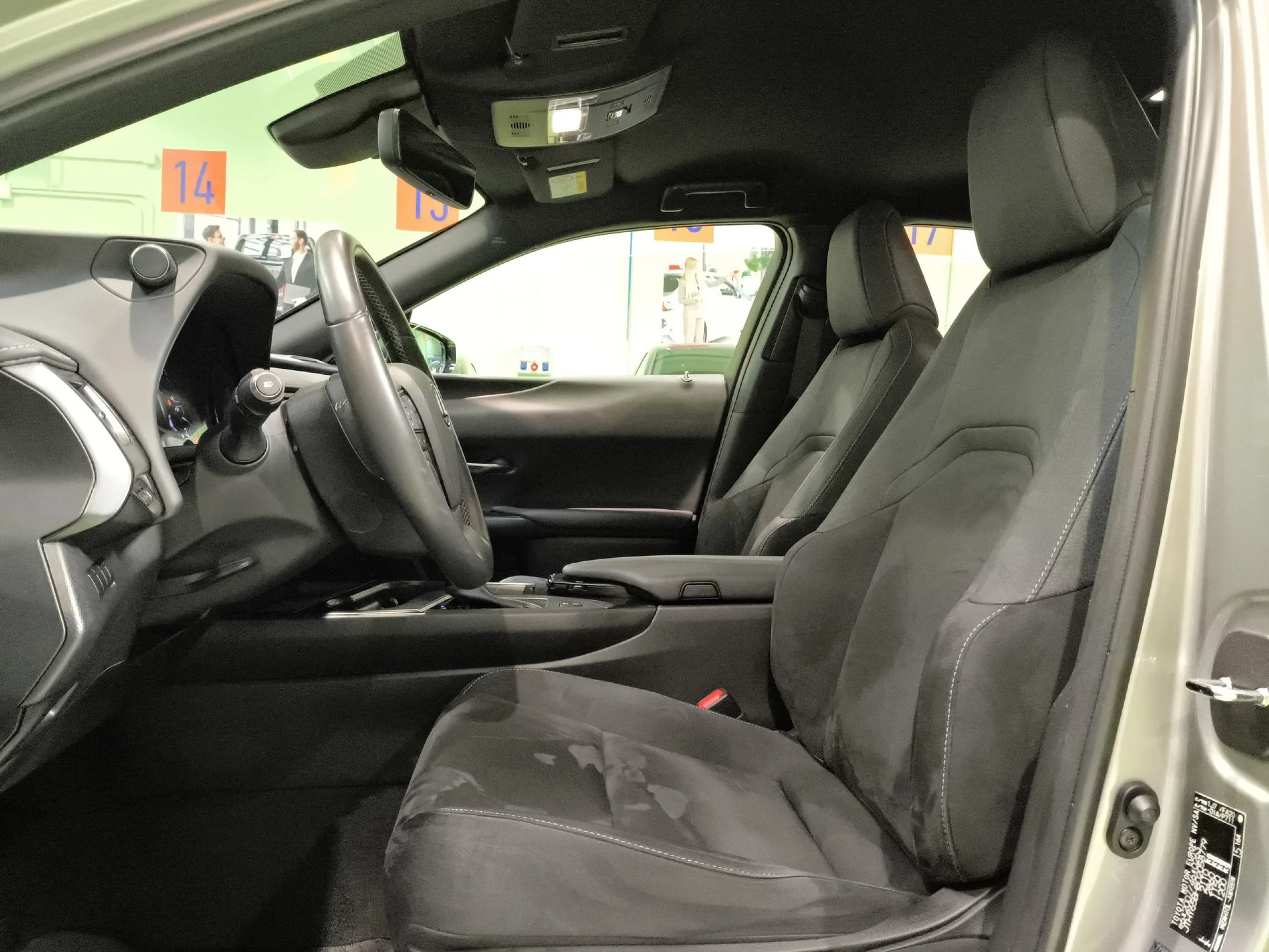 Lexus Ux 250h Business 2WD 135 kW (184 CV) - Foto 8