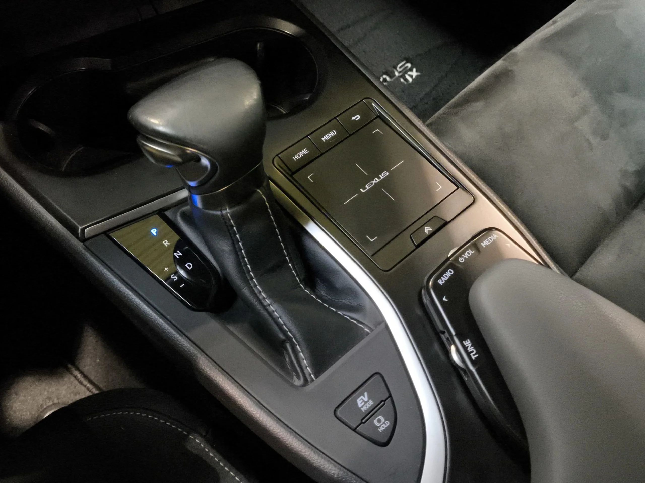 Lexus Ux 250h Business 2WD 135 kW (184 CV) - Foto 16