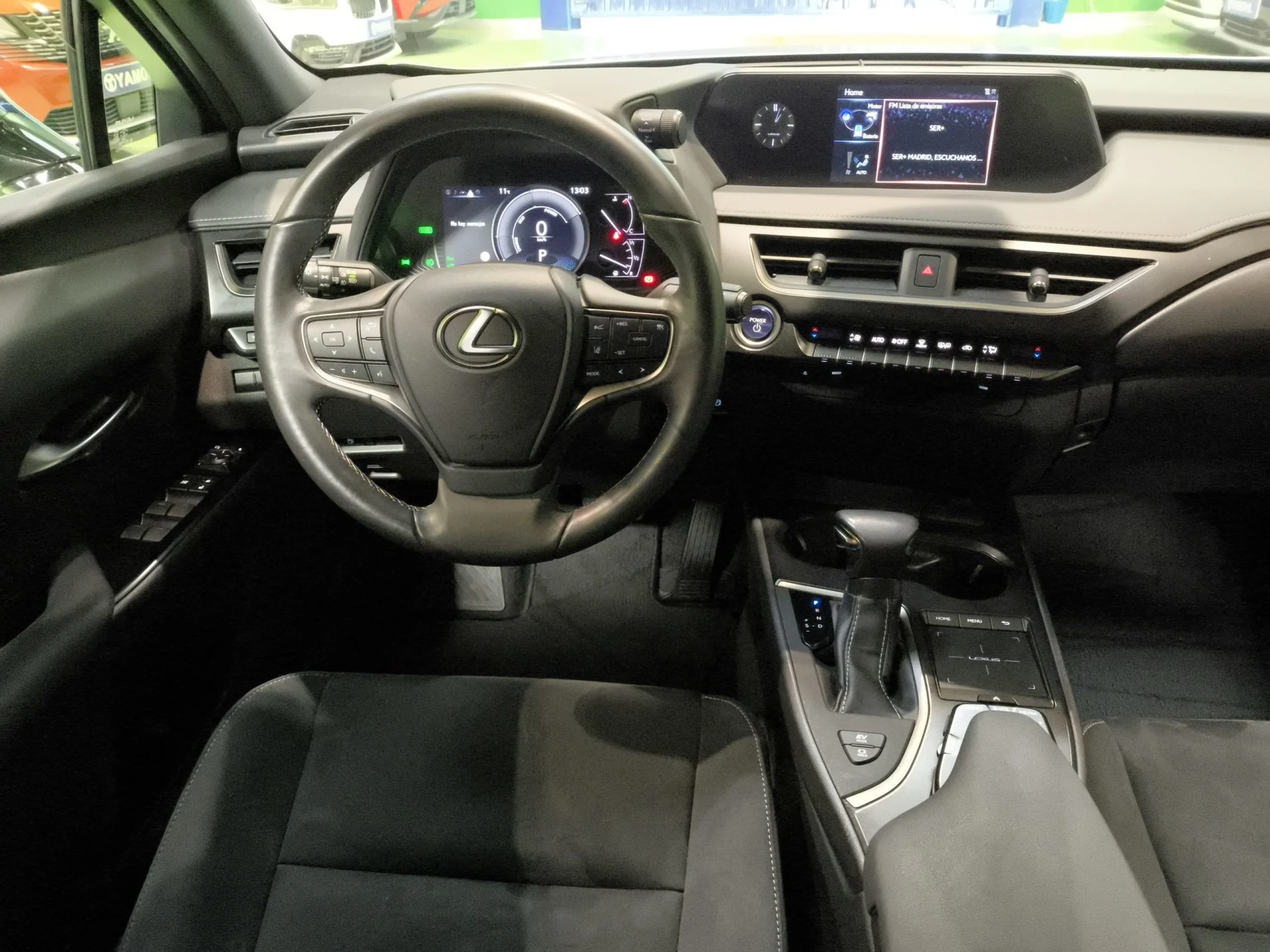 Lexus Ux 250h Business 2WD 135 kW (184 CV) - Foto 17