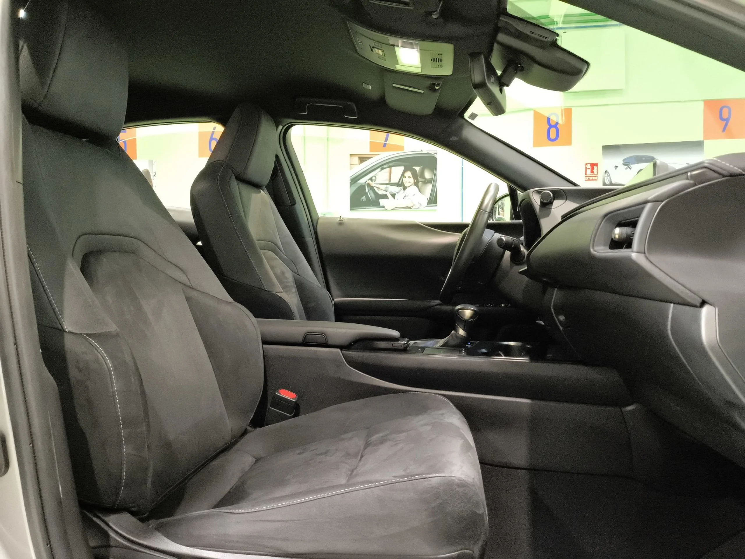 Lexus Ux 250h Business 2WD 135 kW (184 CV) - Foto 20