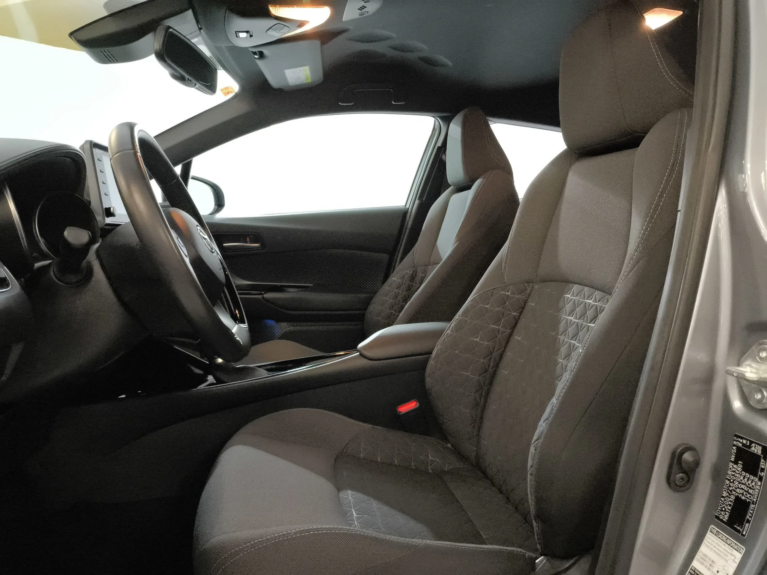 Toyota C-HR 1.8 125H Advance 90 kW (122 CV) - Foto 8
