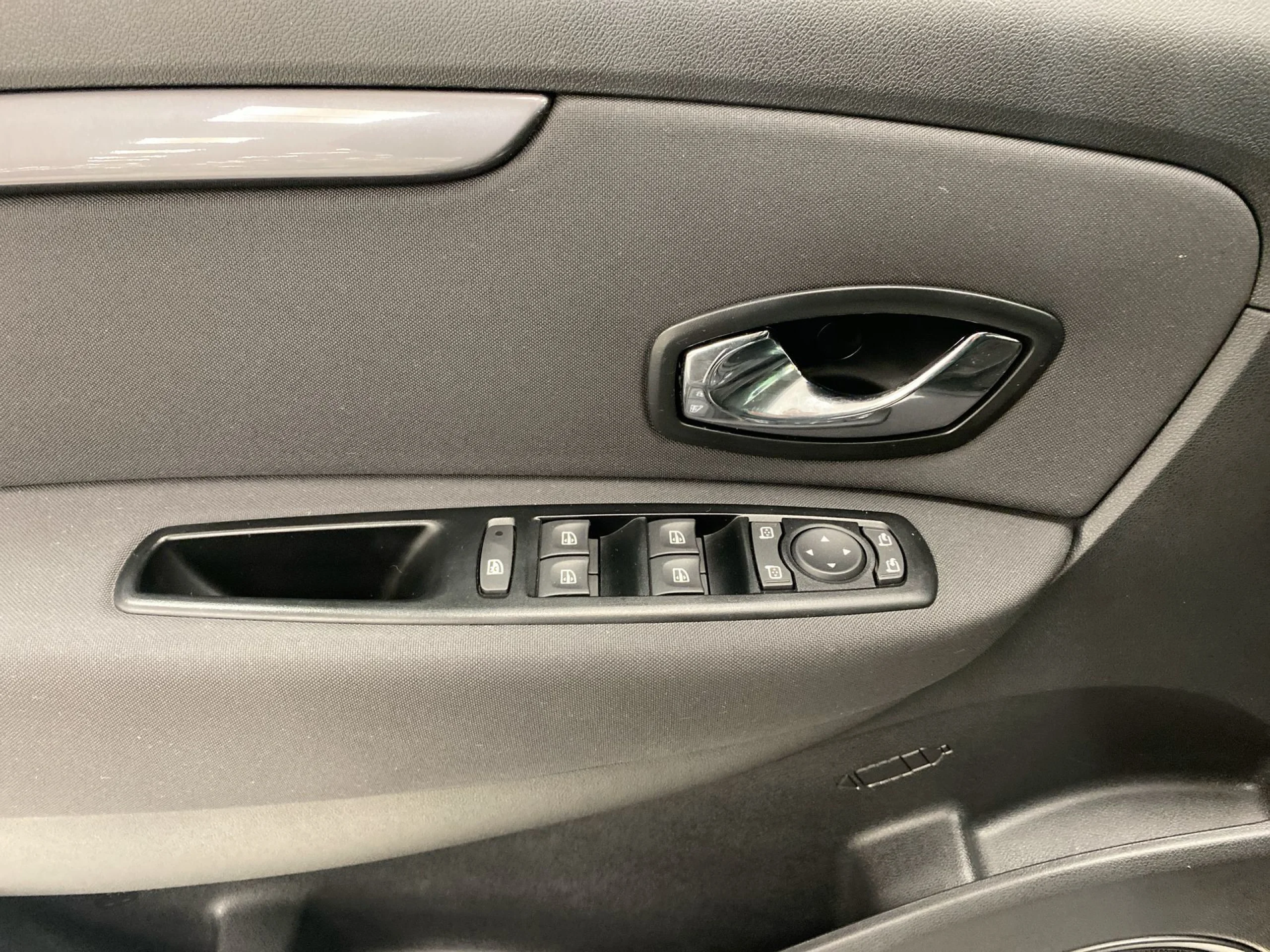 Renault Grand Scenic Limited dCi 81 kW (110 CV) EDC - Foto 10