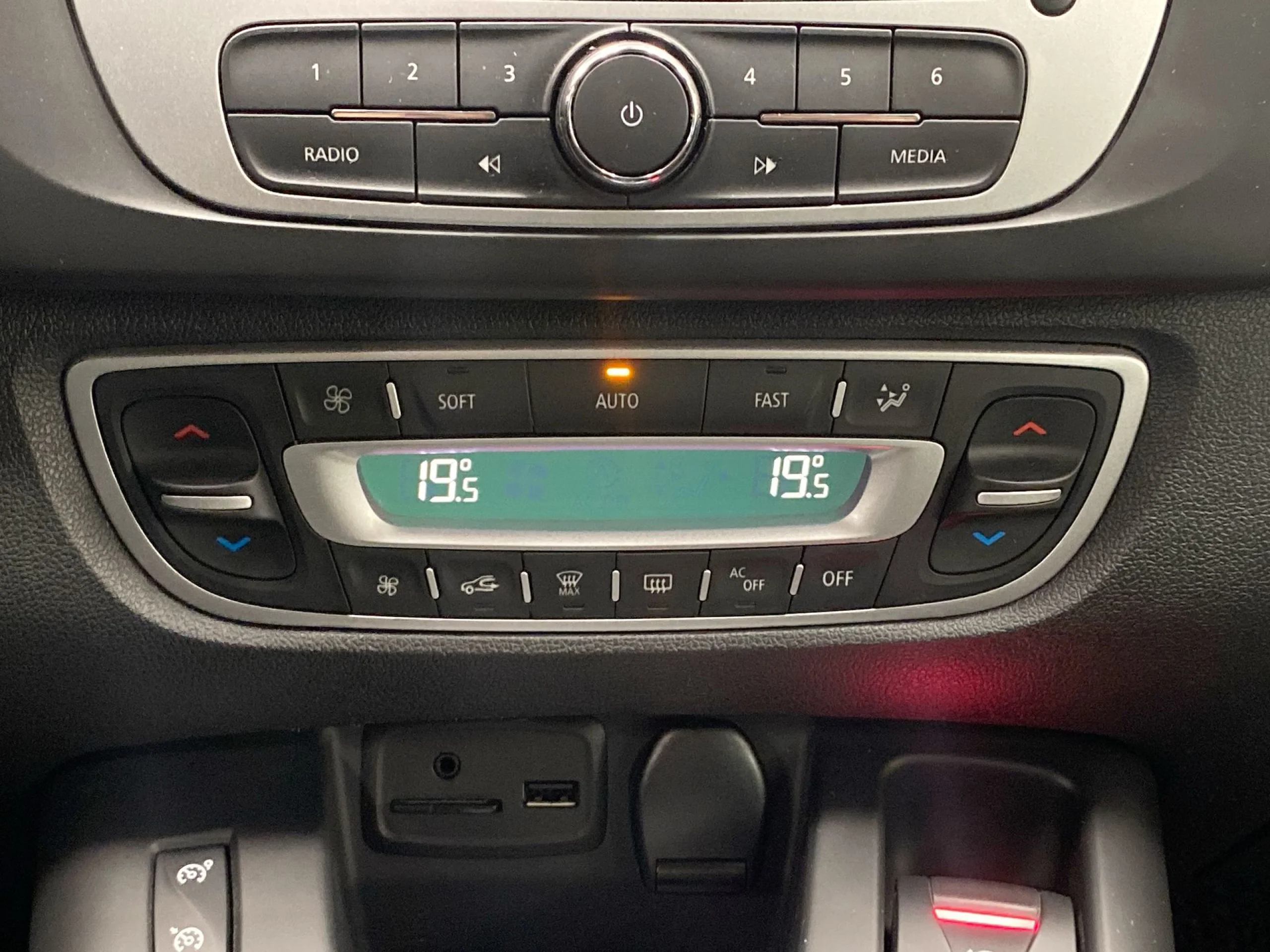 Renault Grand Scenic Limited dCi 81 kW (110 CV) EDC - Foto 16