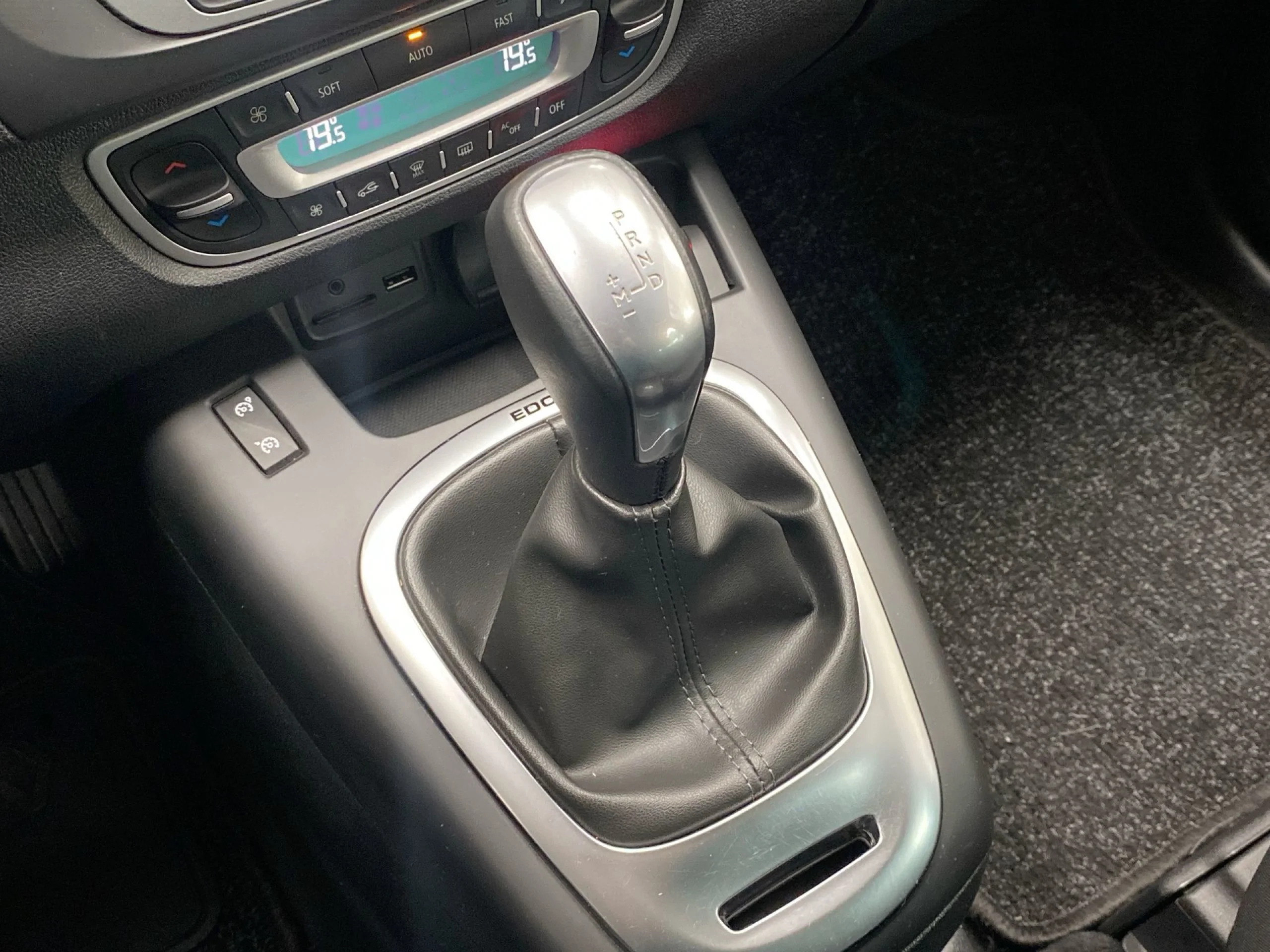 Renault Grand Scenic Limited dCi 81 kW (110 CV) EDC - Foto 17